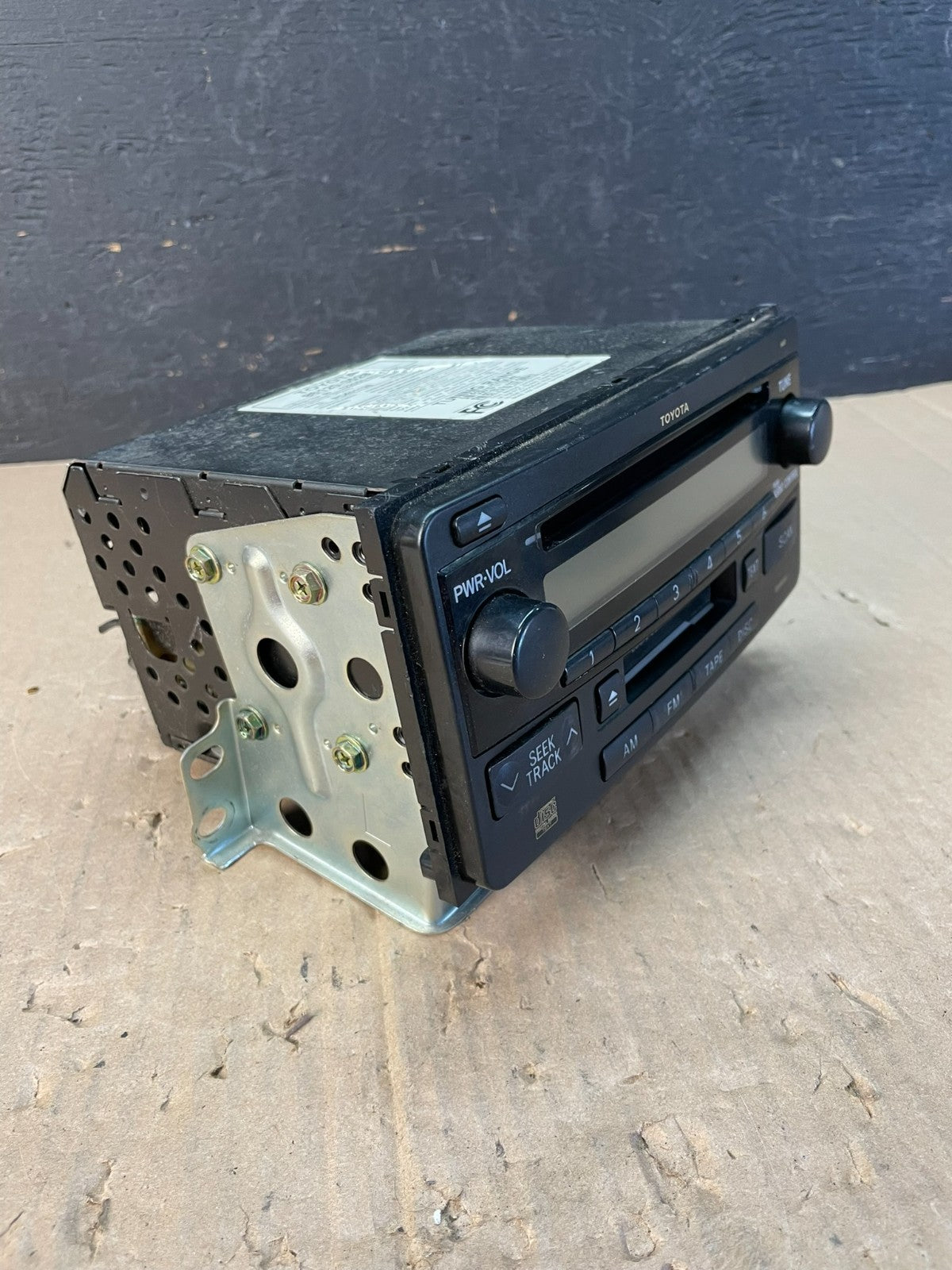 2003 to 2005 Toyota 4runner Am Fm Cd Player Radio Receiver AD5964 DG1