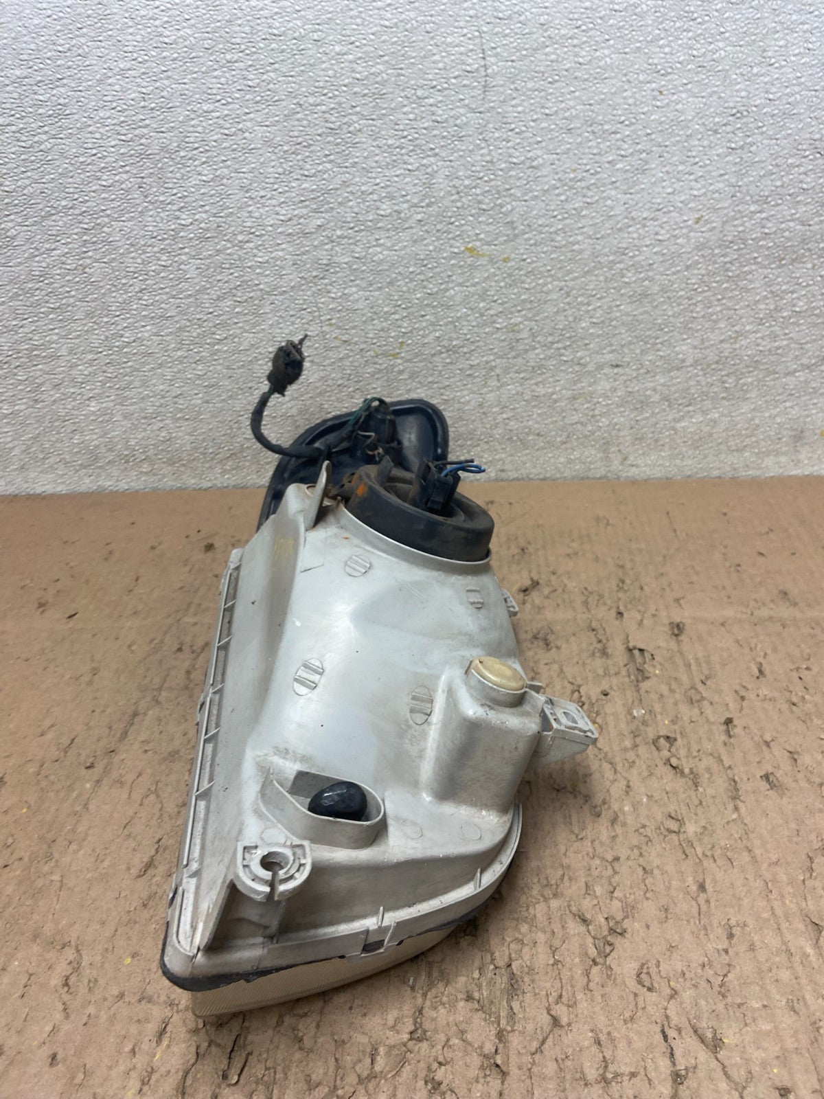 1998 to 2002 Kia Sportage Left Driver LH Halogen Headlight OEM Y4855 DG8