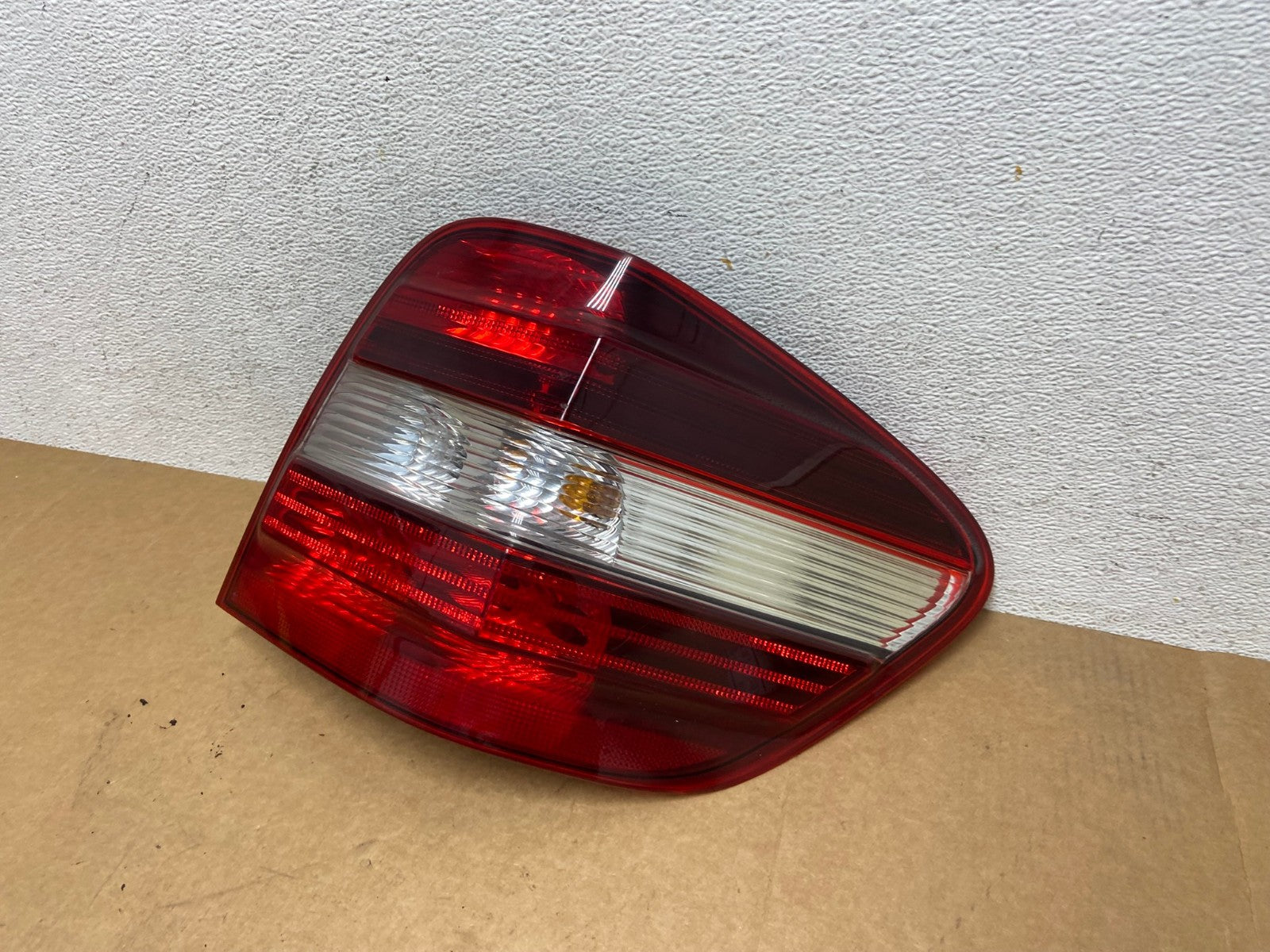 2009 to 2011 Mercedes ML350 ML-Class Right Passenger RH Tail Light AE2981 LK1