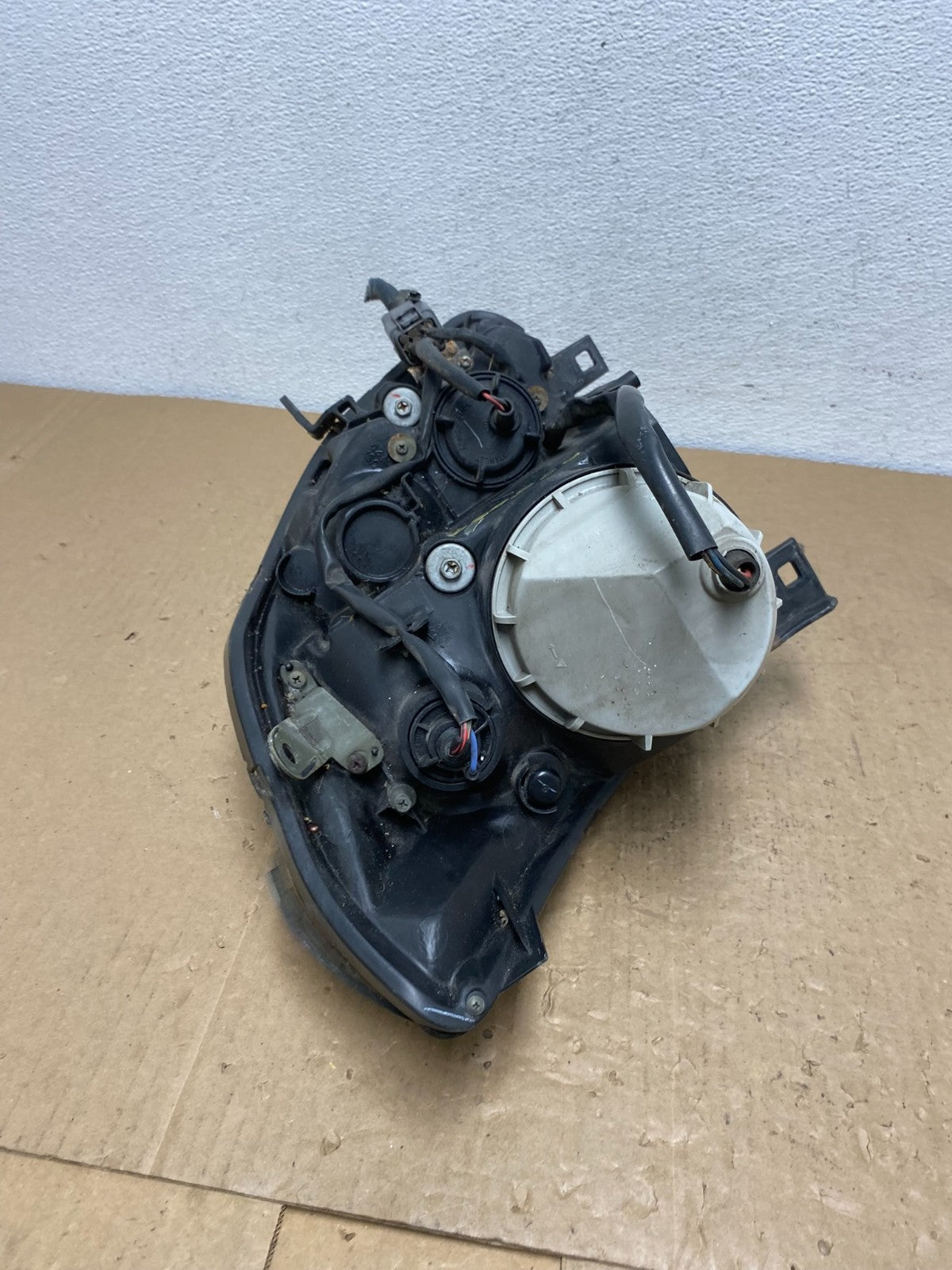 2004 to 2006 Nissan Maxima Left Driver Side Headlight Halogen AC6059 DW8