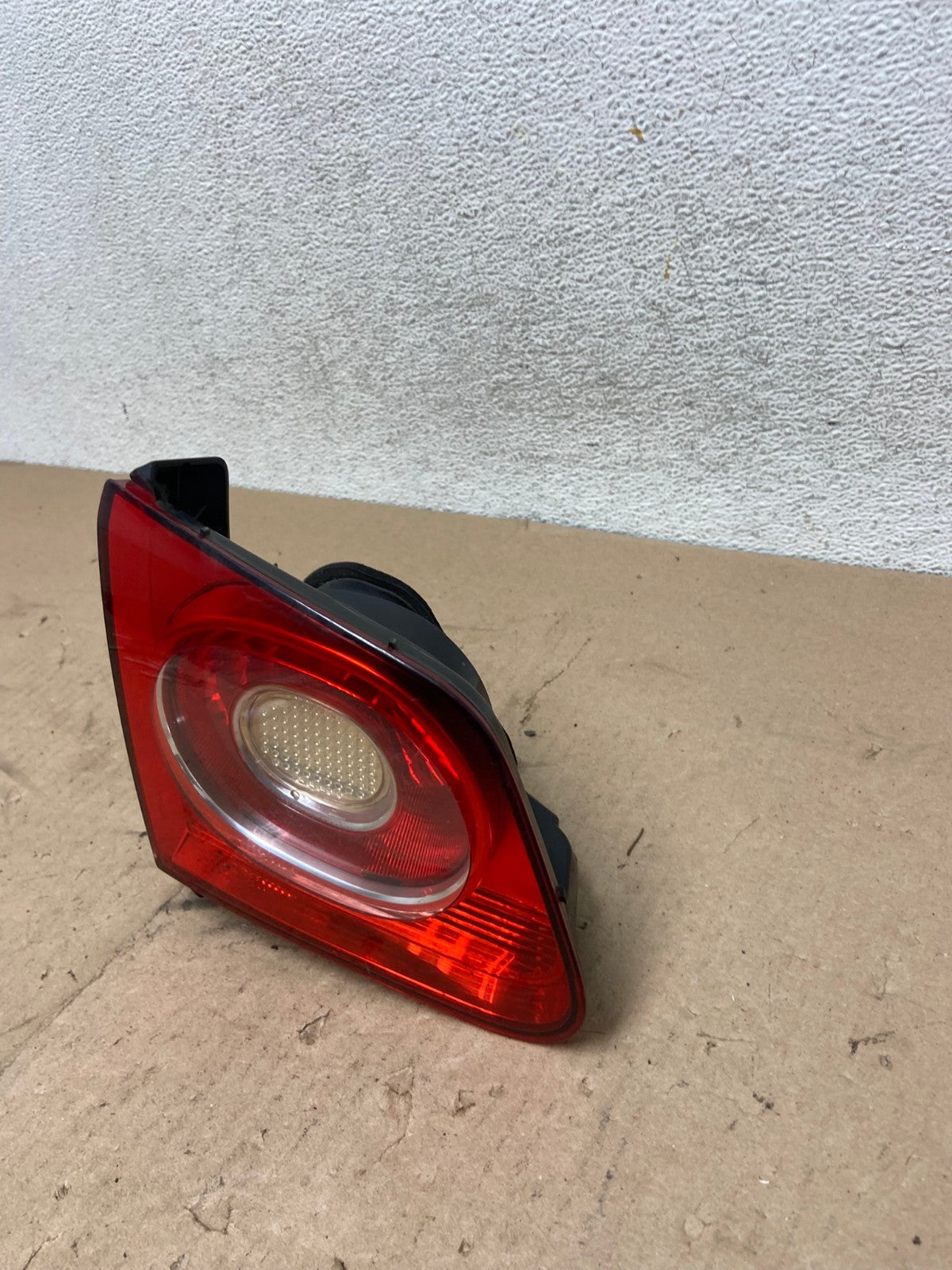 2009-2011 Volkswagen Tiguan Left Driver Side Inner Tail Light AG4840 LK1