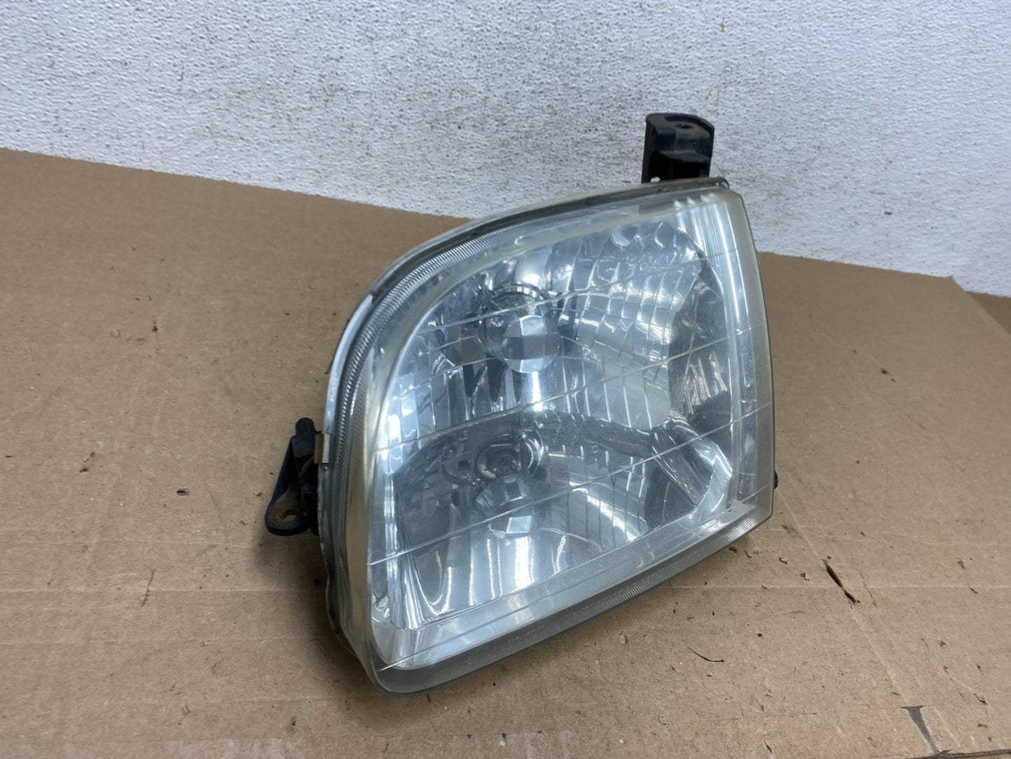 2000 - 2004 Toyota Tundra Left Driver LH Side Halogen Headlight AE5952 DW2