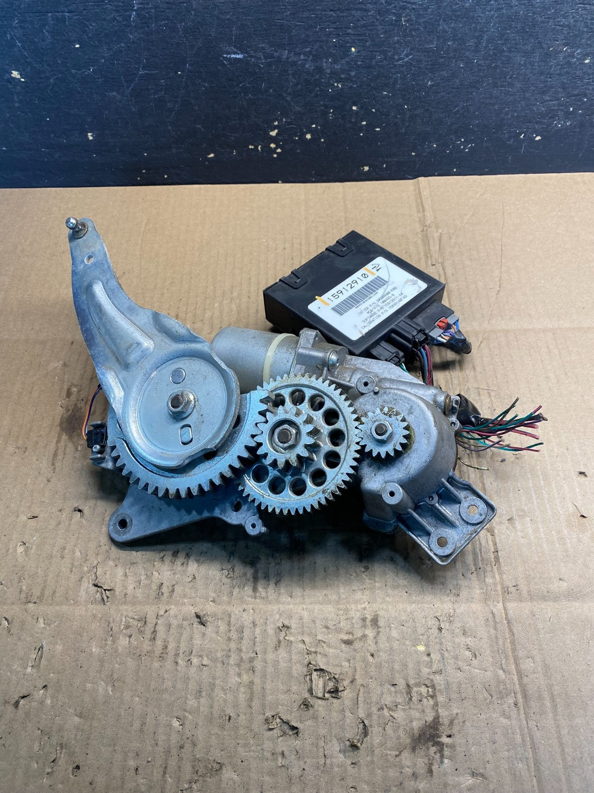 GMC Acadia Yukon Tahoe  Rear Trunk Liftgate Power Motor Actuator OEM AA7437 DG3