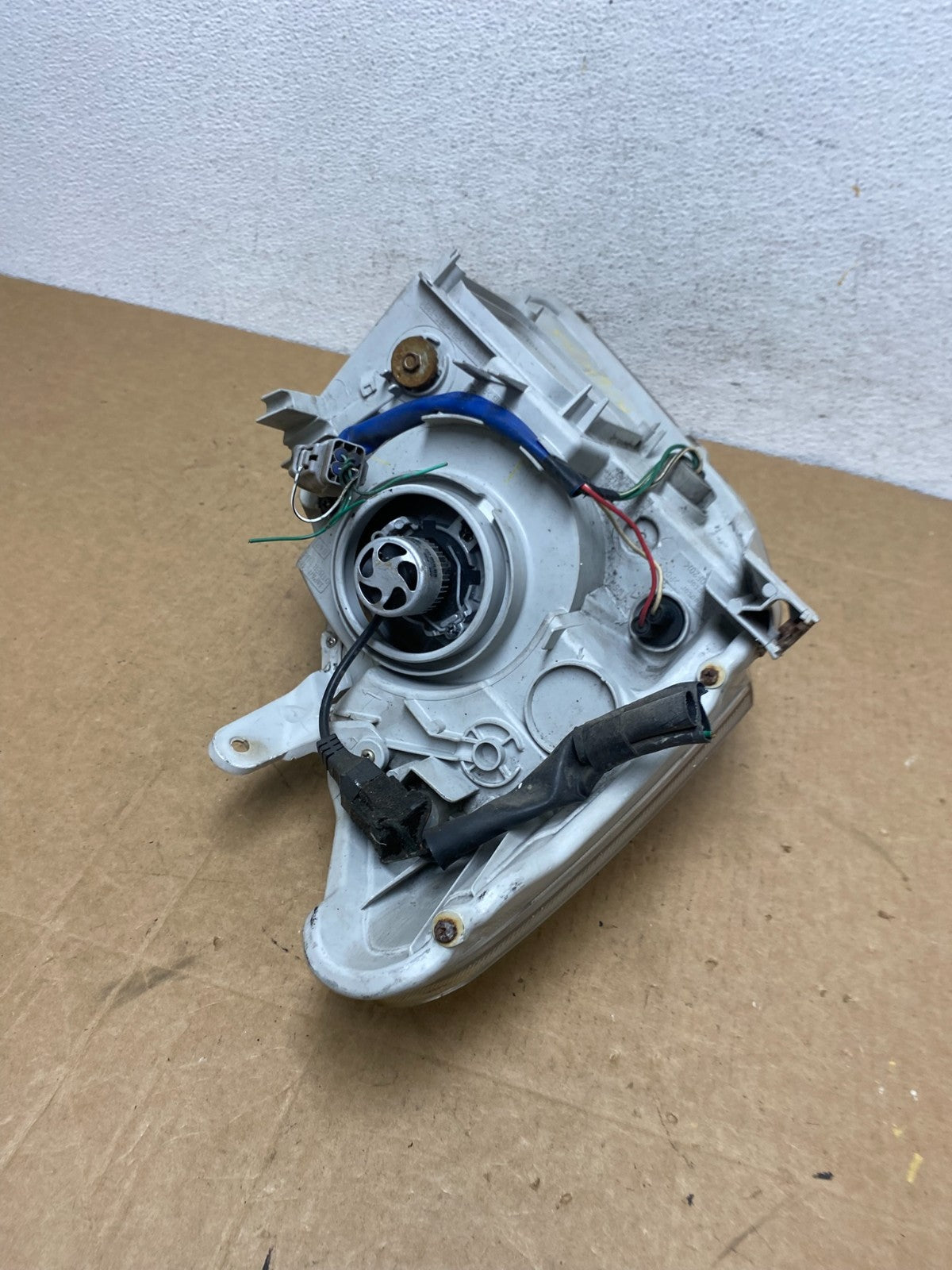 2007 2008 2009 Toyota Yaris Left Driver LH Halogen Headlight AD6075 DW11
