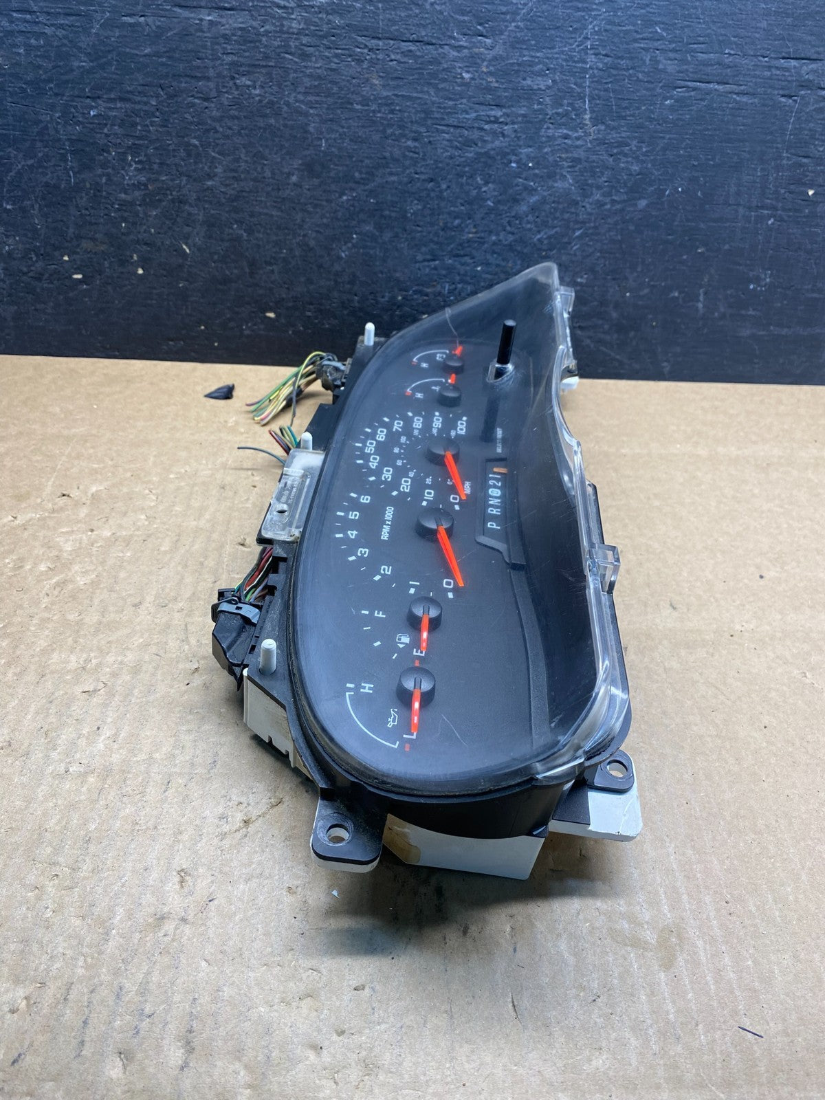 2006 Ford E350 Gauge Speedometer Cluster AG7422 DG1