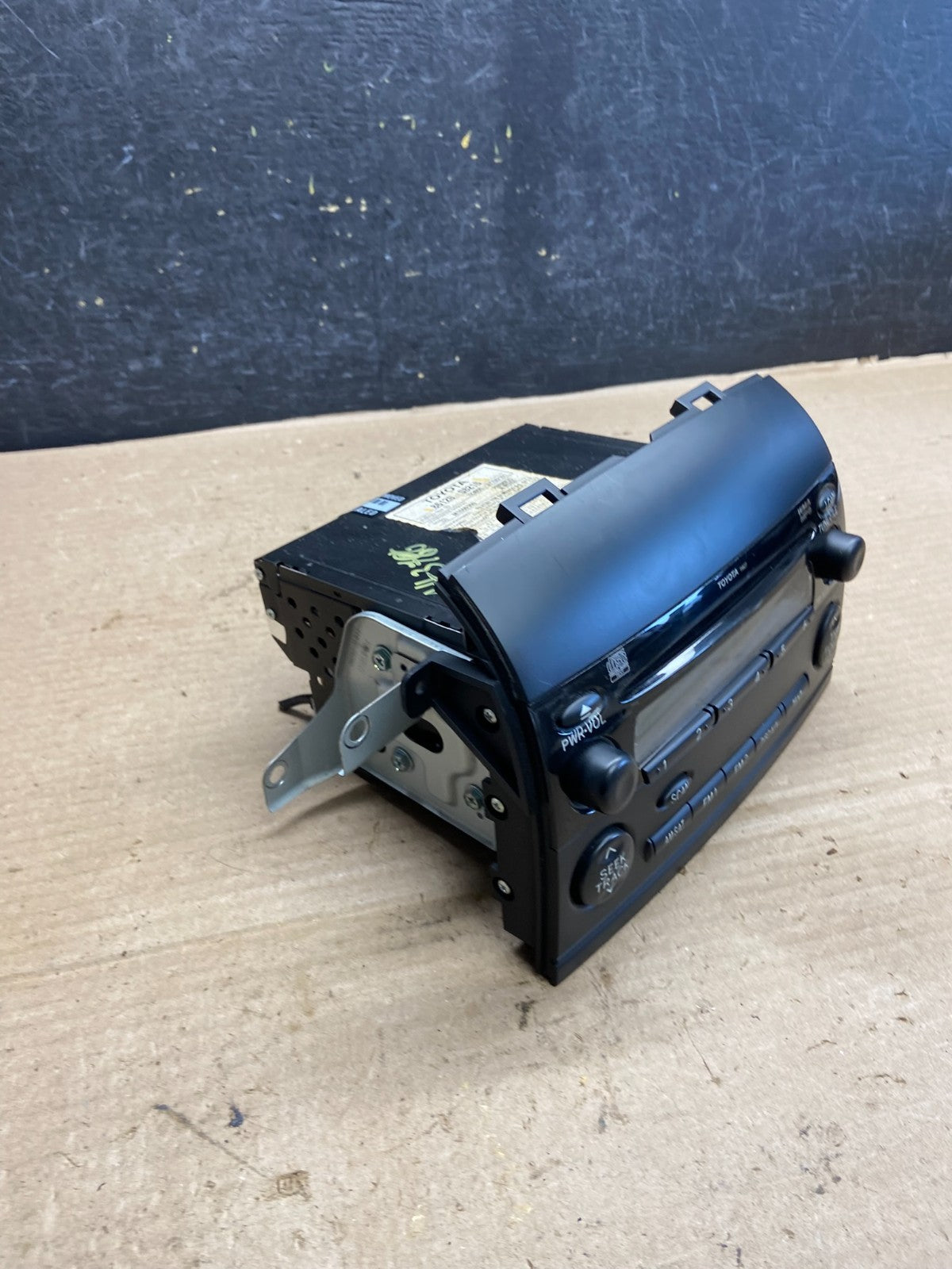 2004 to 2010 Toyota Sienna AM FM CD WMA Mp3 Radio Receiver AH3786 DG2