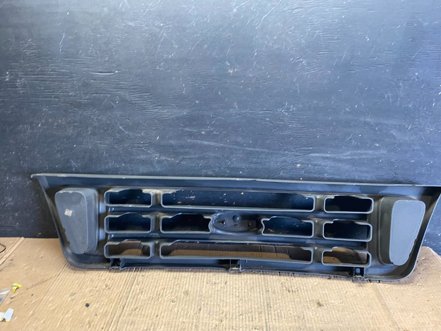 2003 to 2007 Ford Econoline E150 E250 E350 Front Grille Grille OEM s9581 DG4