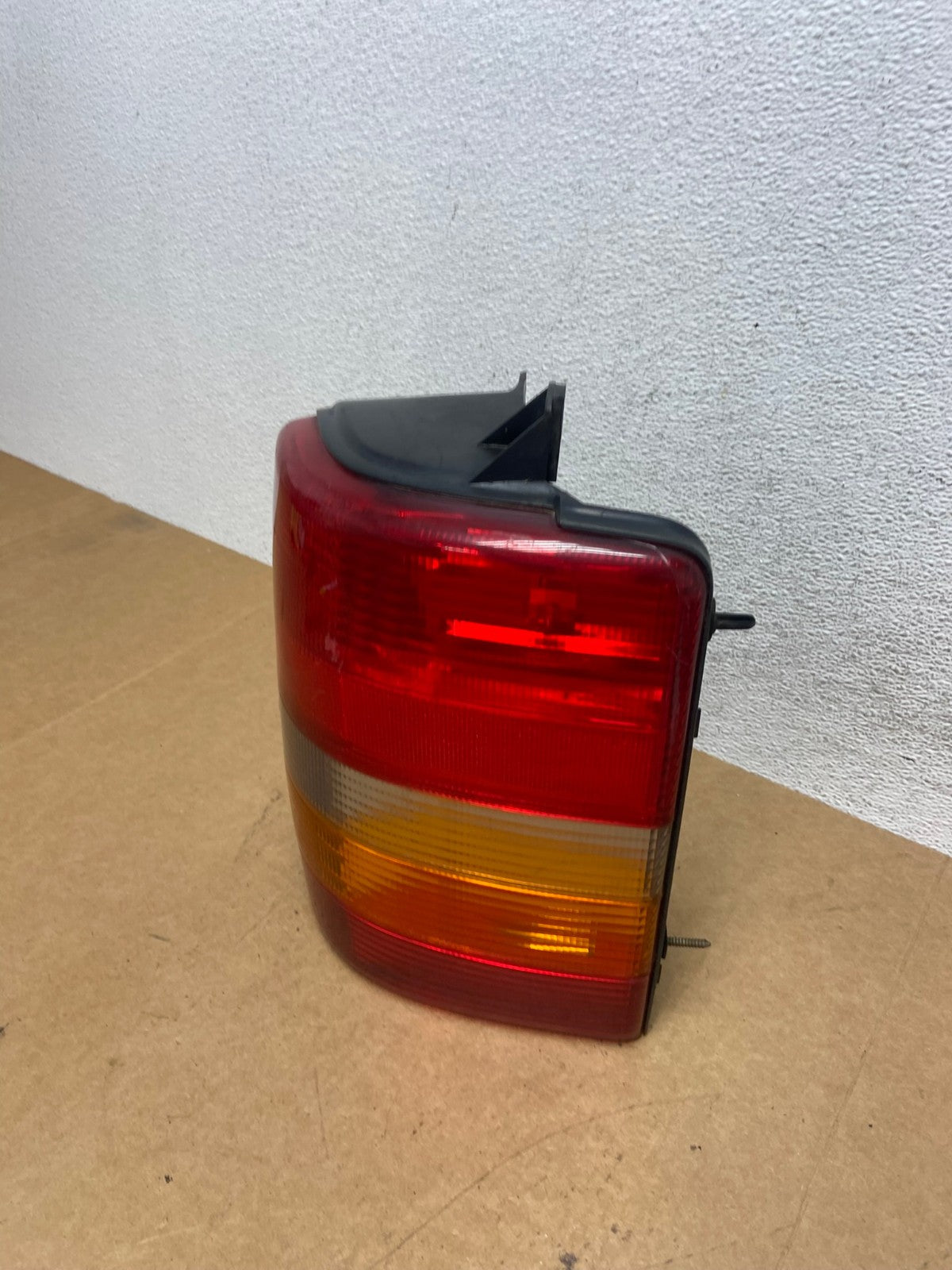 1993-1998 Jeep Grand Cherokee ZJ Right Passenger Side Rh Tail Light AE2955 LK1