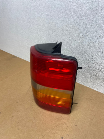 1993-1998 Jeep Grand Cherokee ZJ Right Passenger Side Rh Tail Light AE2955 LK1