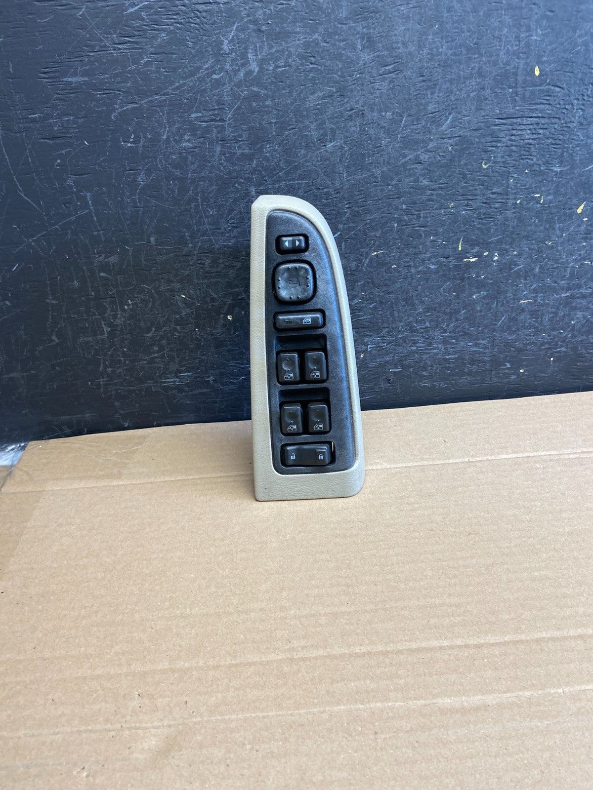 2003 to 2006 Suburban Tahoe Yukon Front Left Driver Window Switch AG0463 DG0