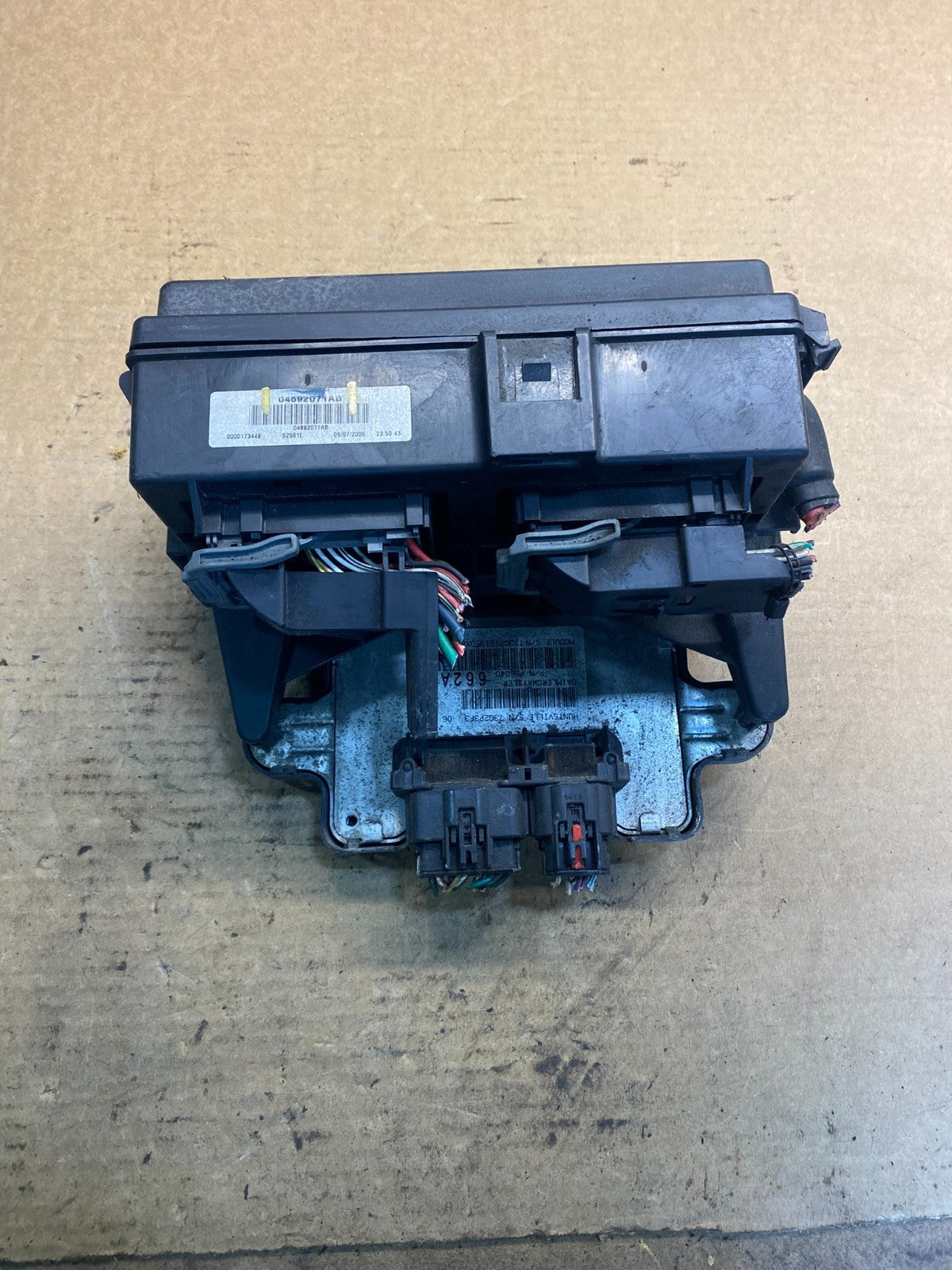 2005 Jeep Grand Cherokee BMC Body Module Power Fuse Box  04692071AB AA0958 DG0