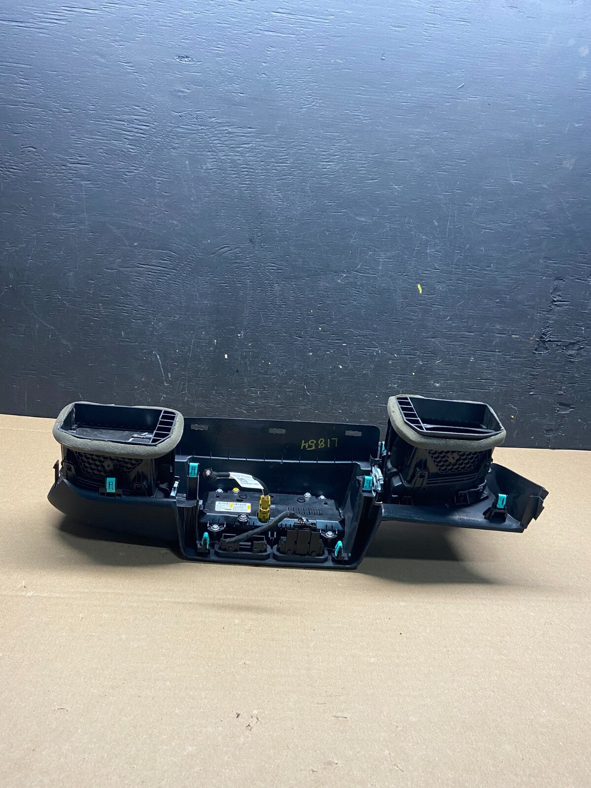 2020 to 2023 Ford  Explorer Console Radio Display Screen Air Vents L1854 DG Oem5