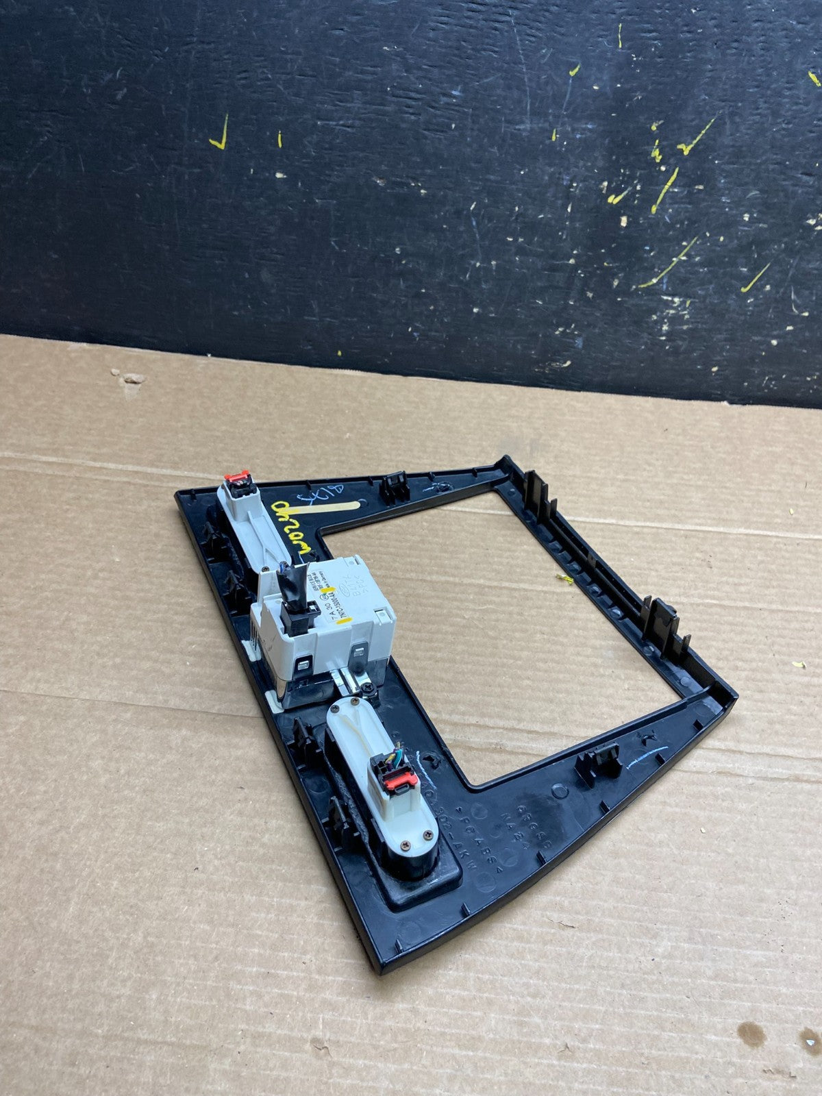 2006 to 2009 Ford Fusion Center Dash Radio Clock Bezel Trim OEM W0240 DG5