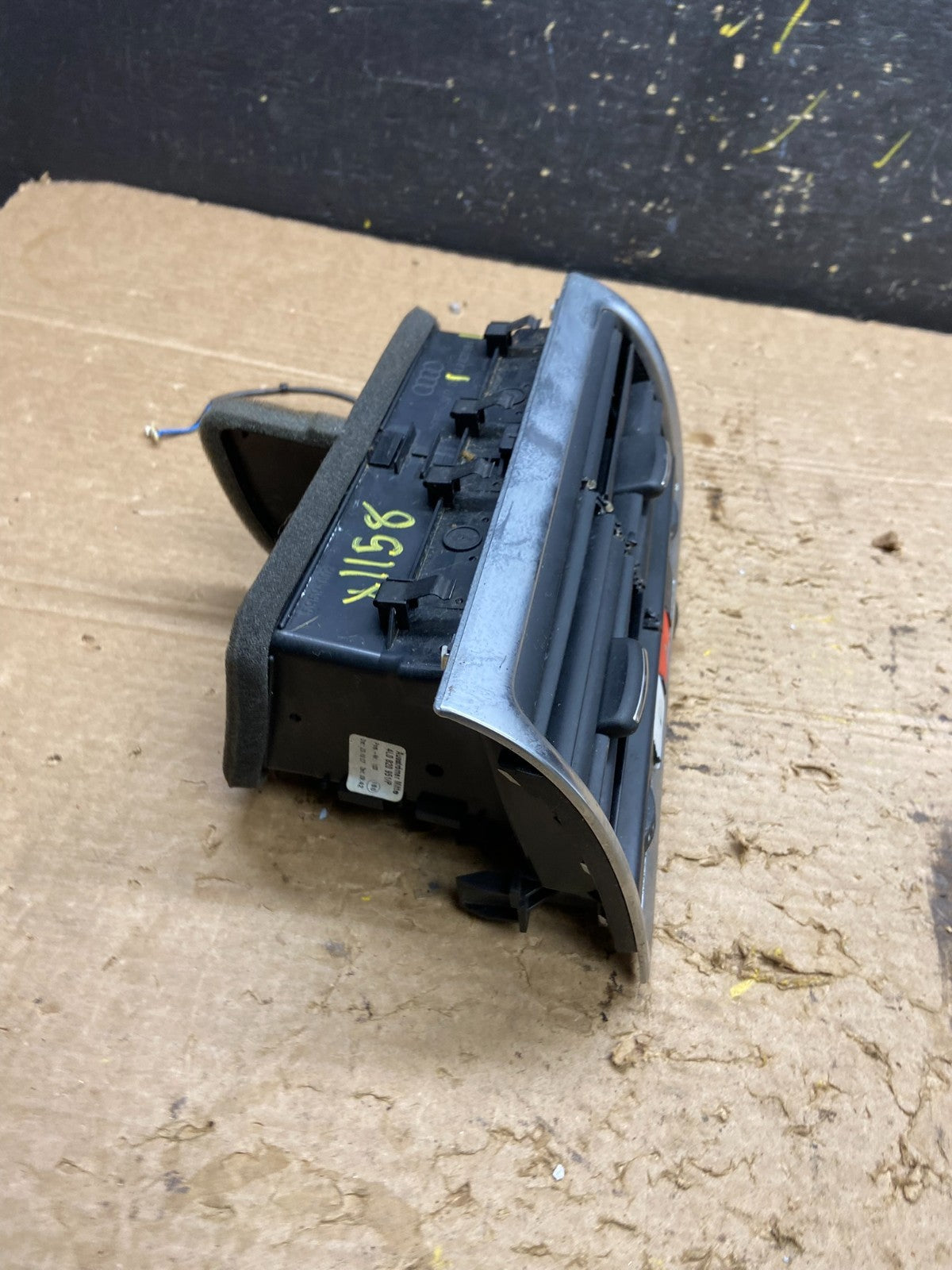 2007 to 2015 AudI Q7 Center Dashboard Air Vent OEM x1158 DG1