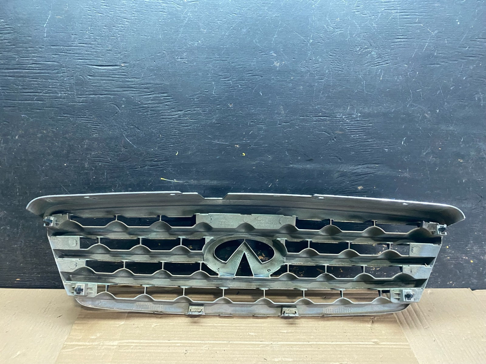 2006 2007 2008 Infiniti Fx35 Front Upper Grill Grille W/ Emblem OEM V2878 DG7