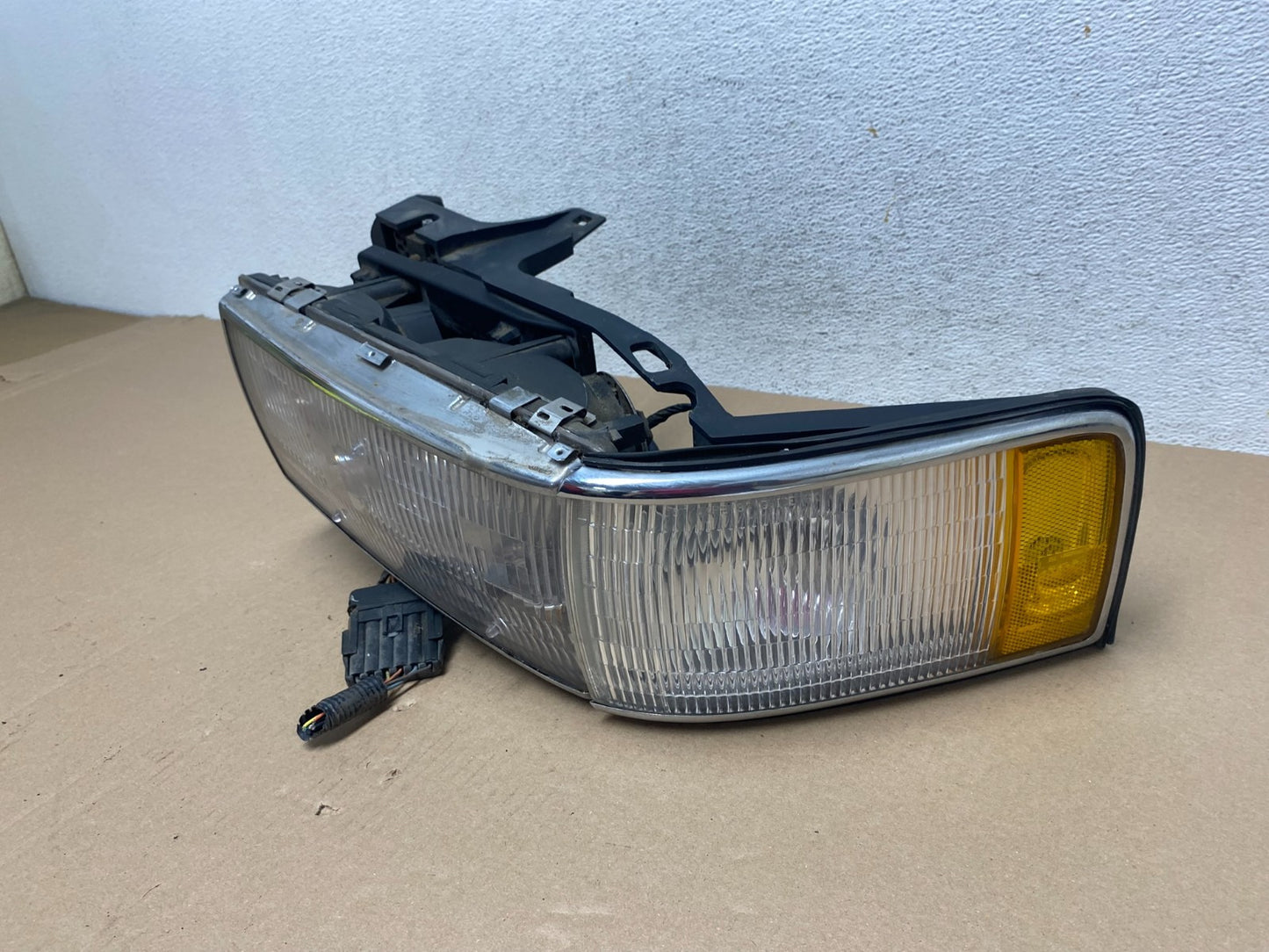 1994 1995 1996 Cadillac Deville Left Driver LH Headlight + Turn Signal AE7143 DW1