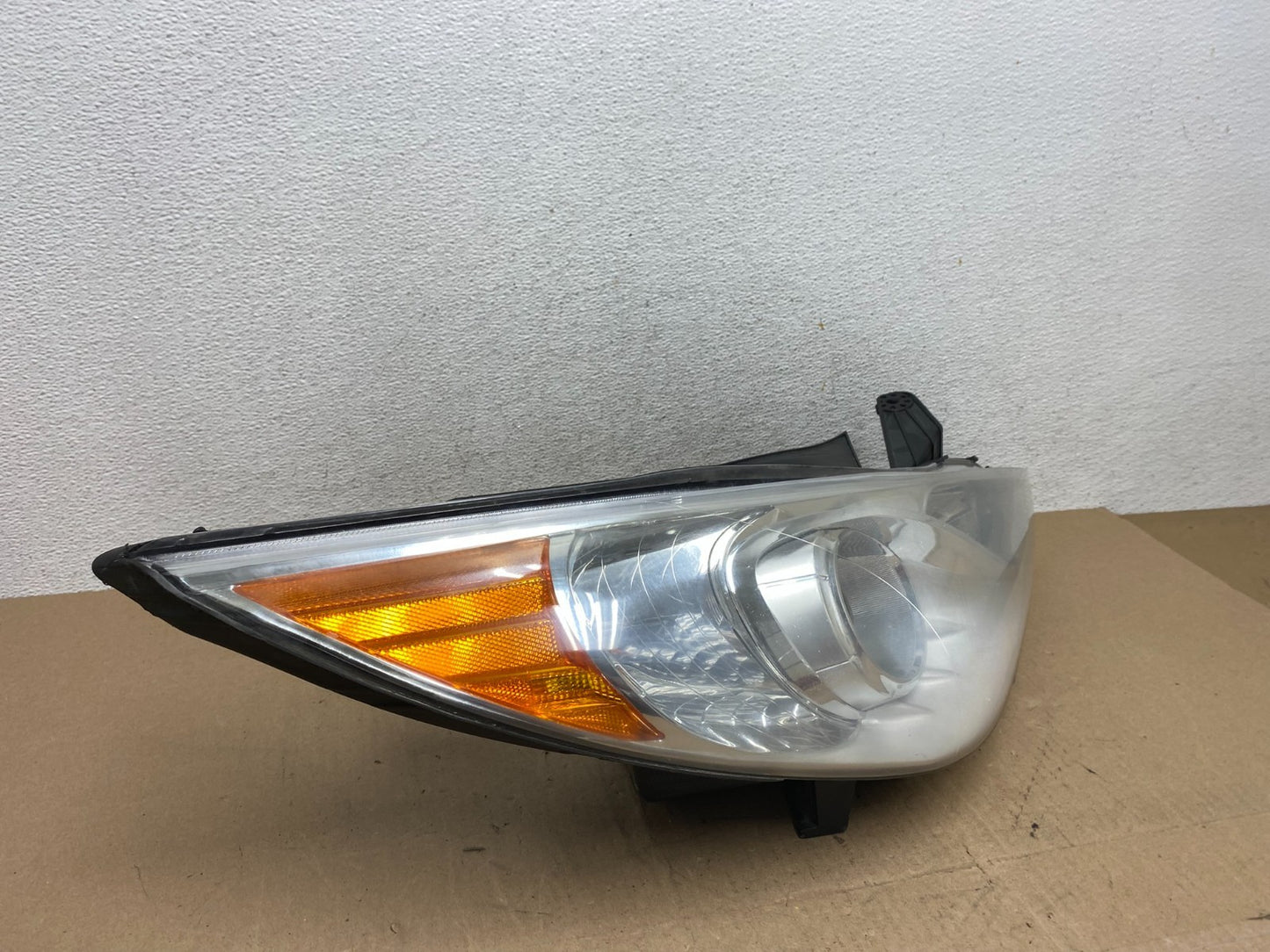 2011 - 2014 Hyundai Sonata Right Passenger Rh Side Headlight Halogen AE6757 DW2