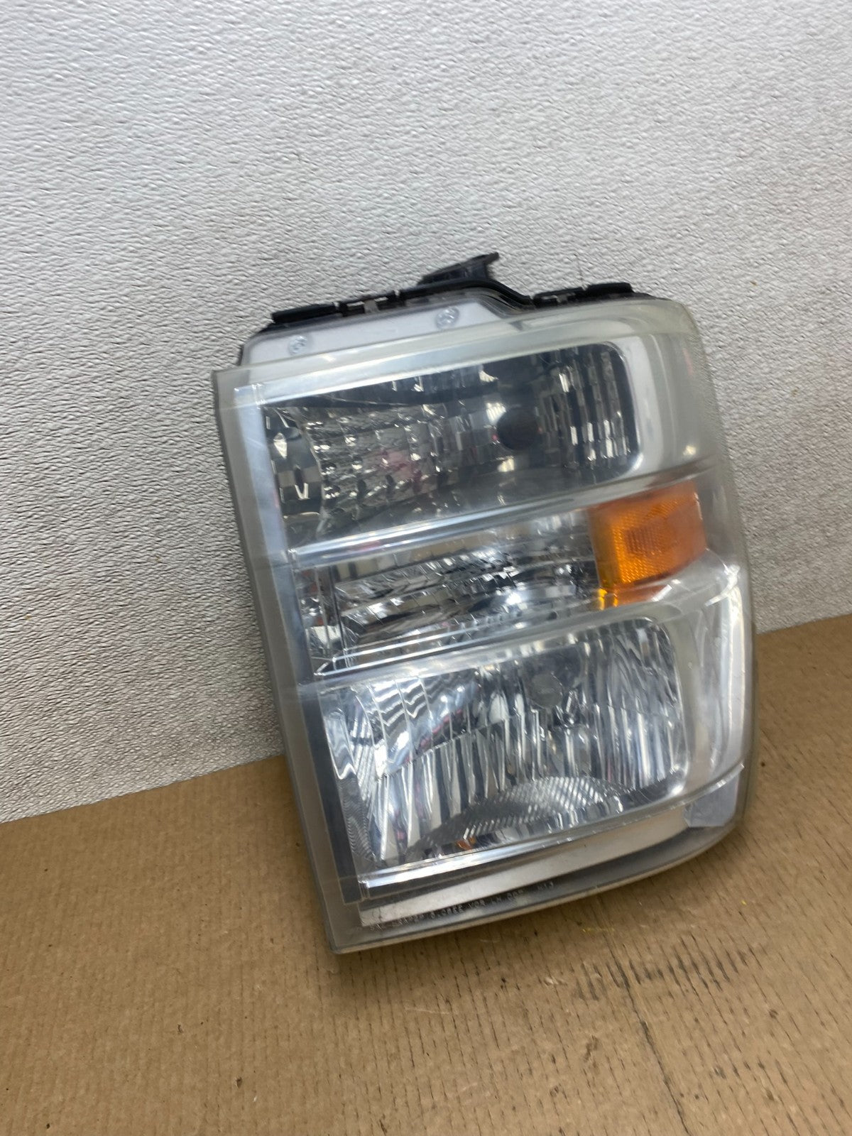 2008-2014 Ford Econoline E150 E250 E350 Left Driver LH Headlight OEM W3842 DW2