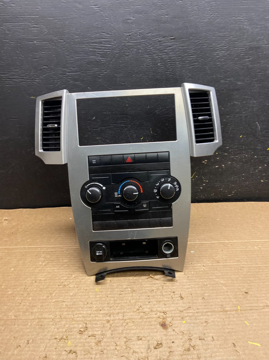 2008 to 2010 Jeep Grand Cherokee Center A/C Heater Climate Control OEM W2009 DG0