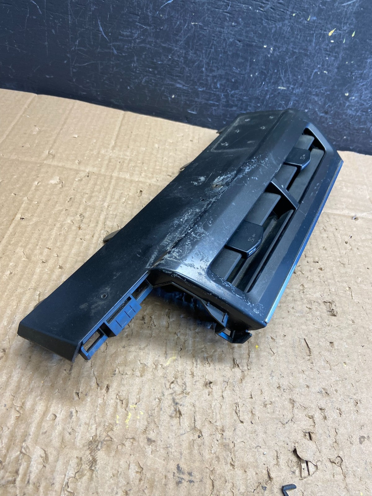 2012 to 2017 Toyota Prius V Center Dash A/C Air Vents With Trim AD2005 DG2