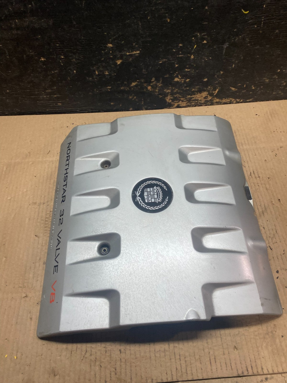 2001 to 2004 Cadillac Deville Seville Northstar Engine Motor Cover W5580 DG2