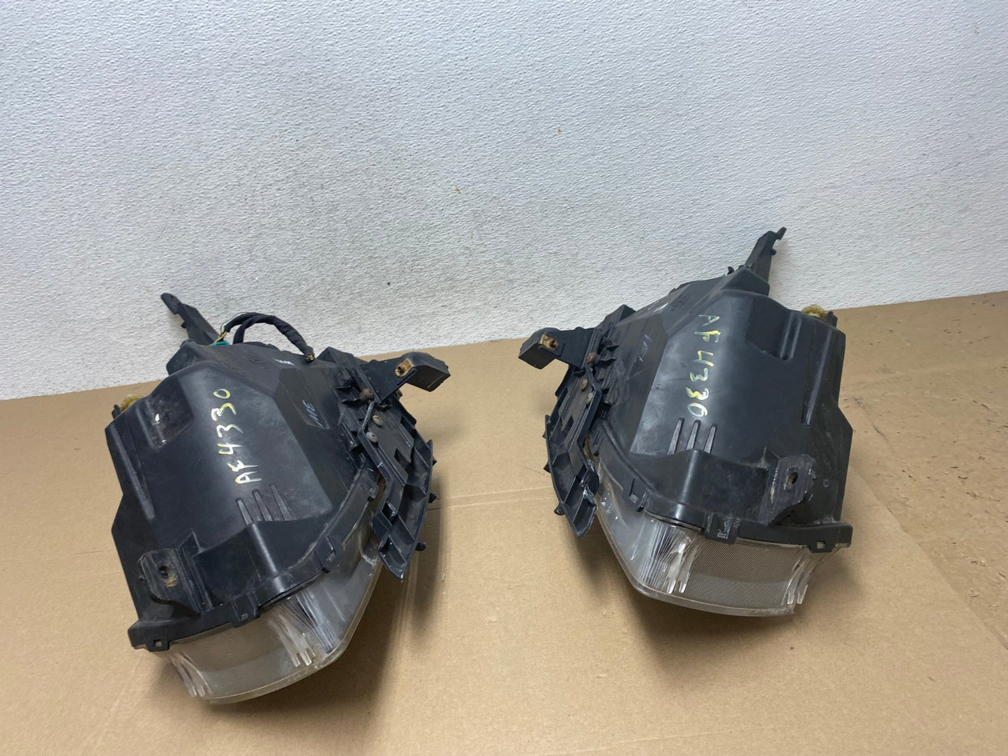 2011 to 2015 Chevrolet Cruze Halogen Left+Right Set Headlights AF4330 LK13