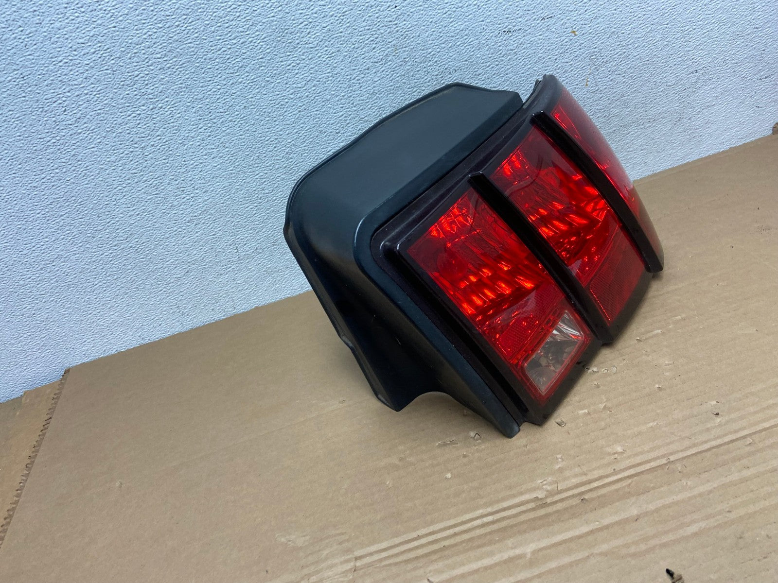 1999-2004 Ford Mustang Right Passenger Rh Side Tail Light AD4177 LK2
