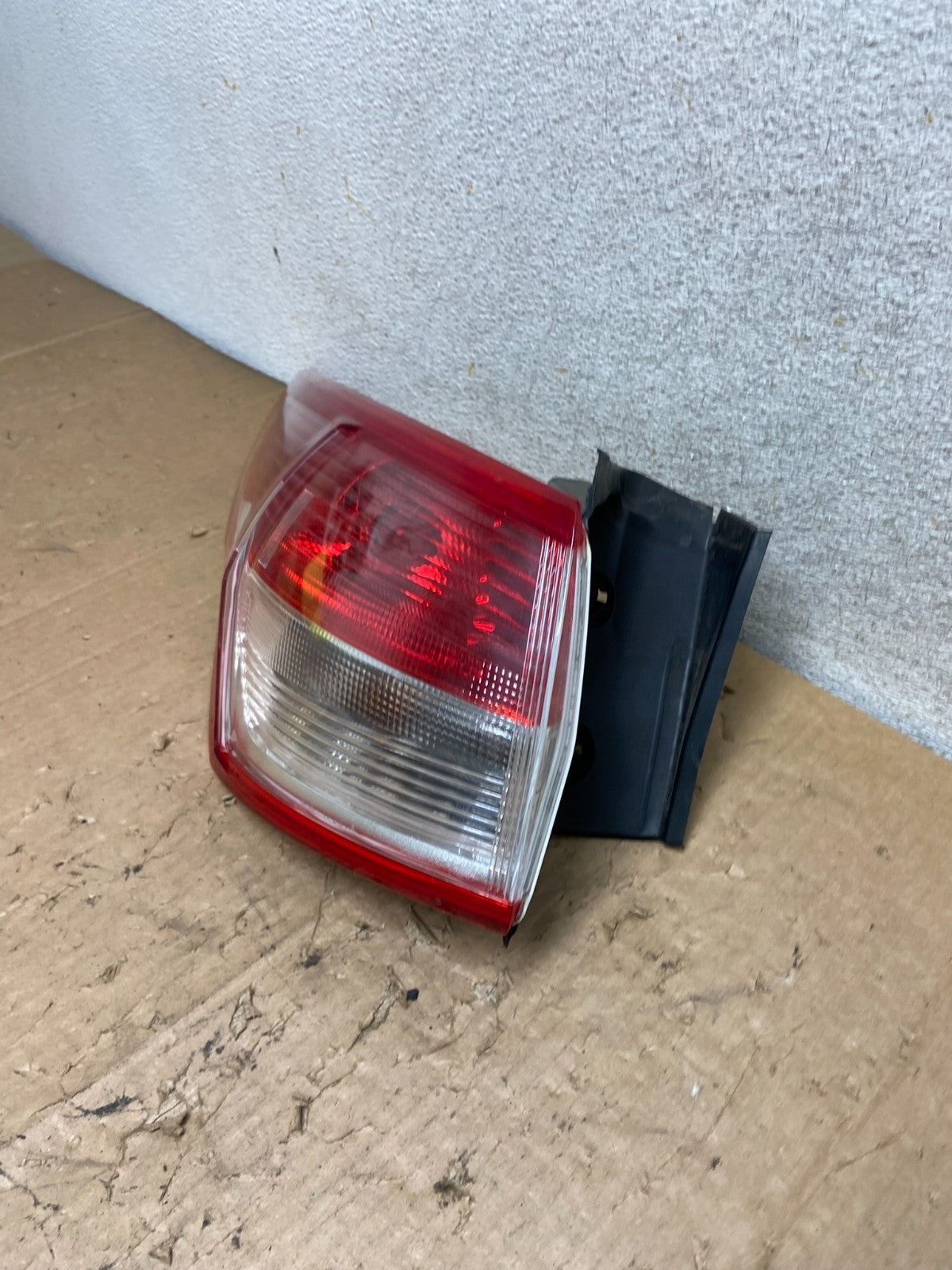 2013 to 2016 Ford Escape Left Driver LH Side Tail Light AI9279 LK1