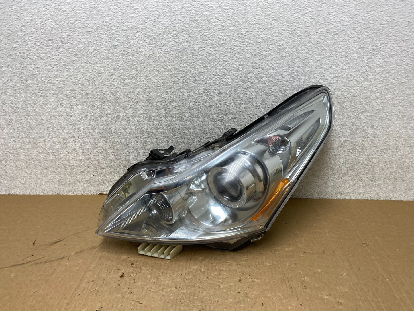 Sedan 4Door 2010 to 2013 Infiniti G37 Left Driver Headlight Xenon AG1121 DW0