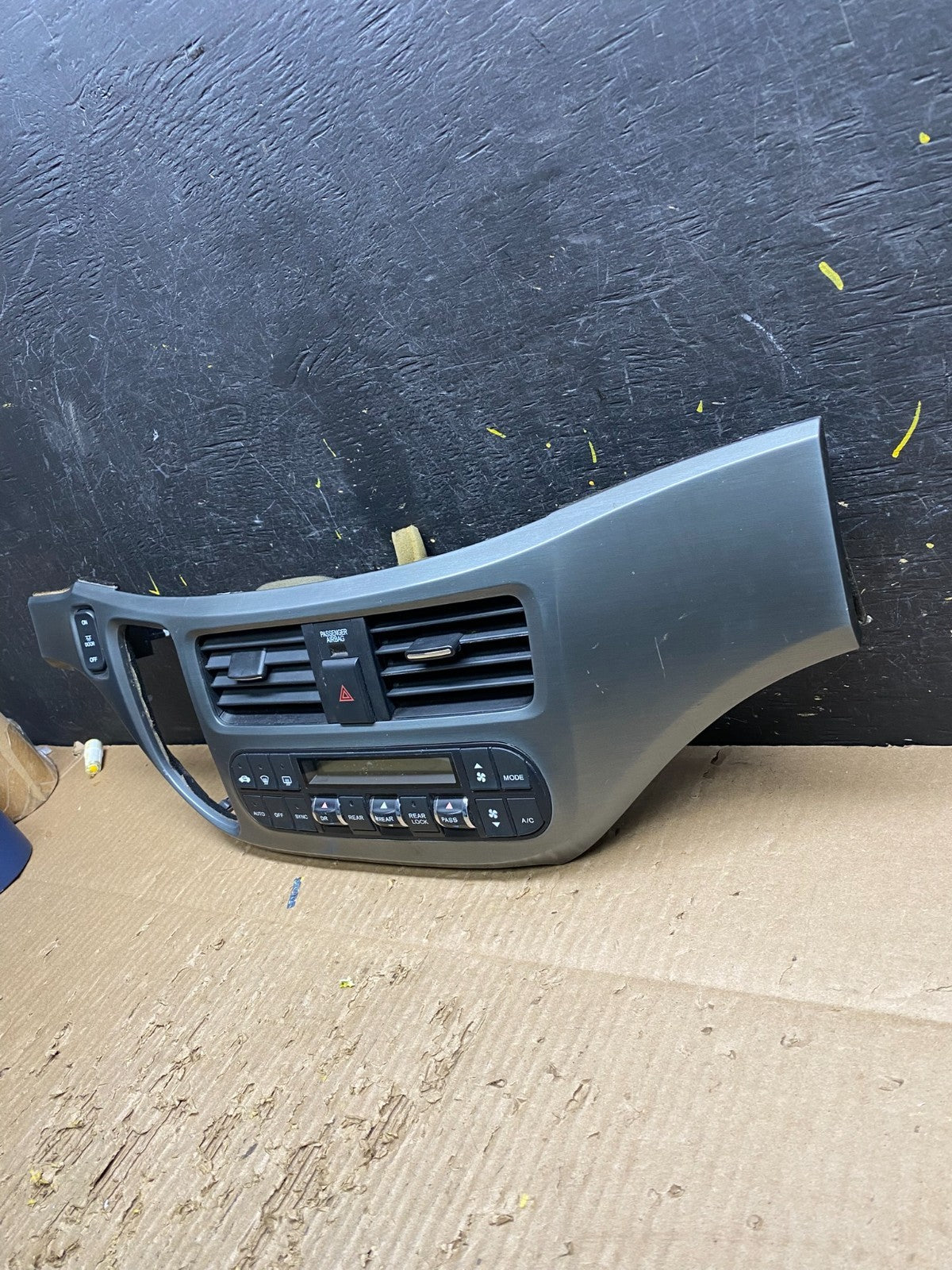 2005 to 2010 Honda Odyssey Radio Climate Control Dash Trim Bezel v7470 DG2