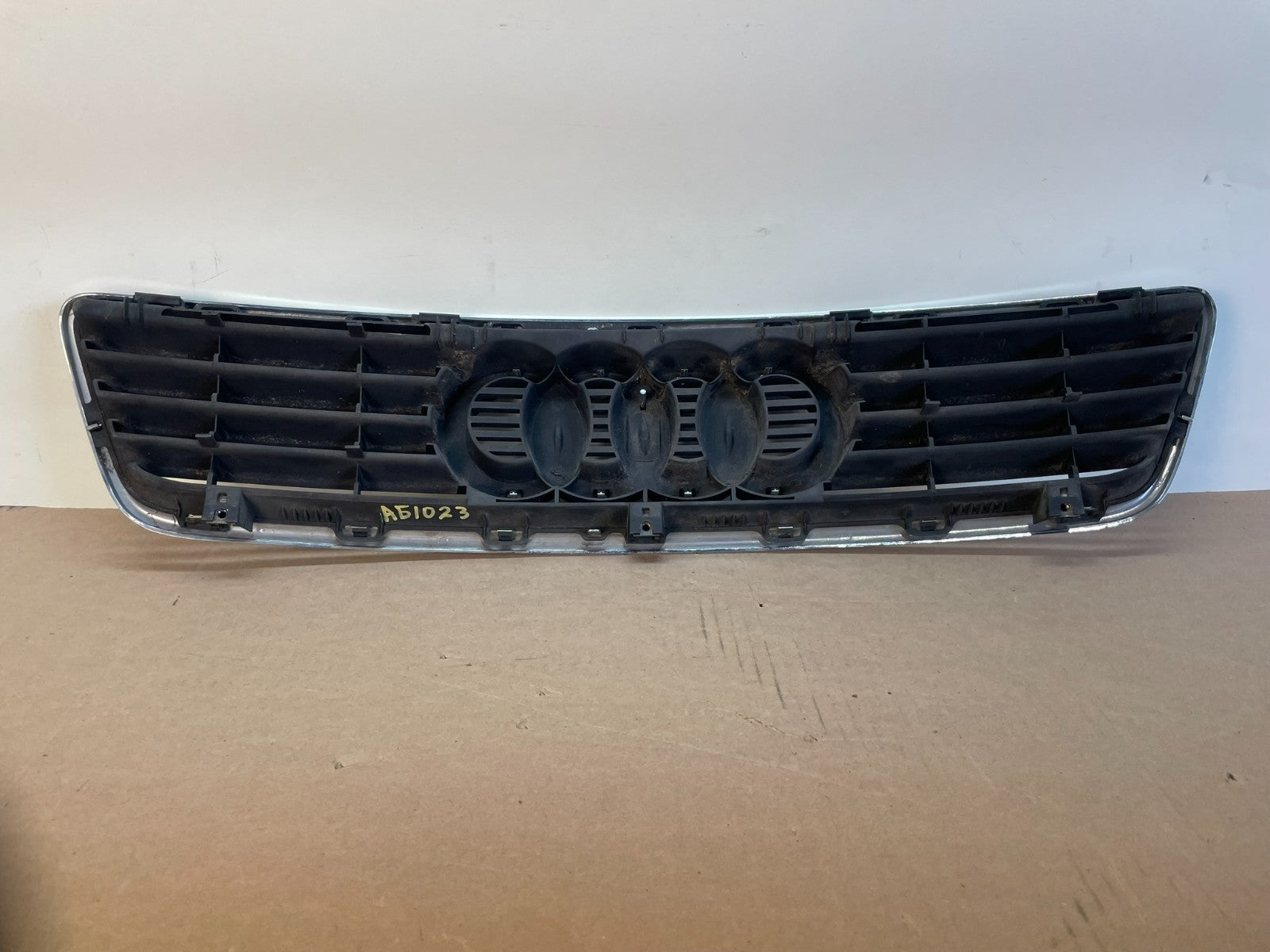 1996 1997 Audi A6 Front Upper Grill Grille AG1023 DG3