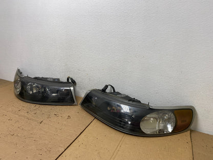 1999-2001 Lincoln & Town Car Left+Right Headlights Halogen AD4383 DW1
