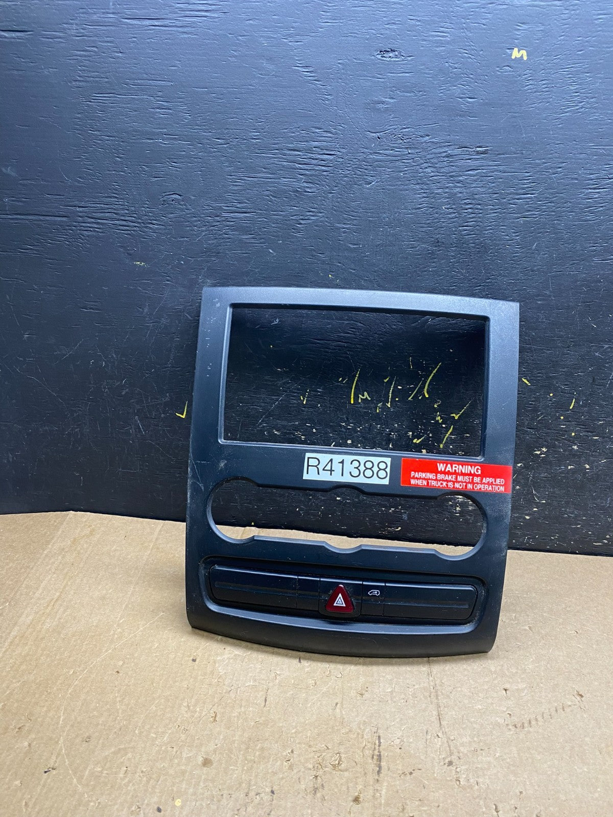 2007-2018 Mercedes Dodge Sprinter Center Console Radio Instrument Panel Z4332 DG0