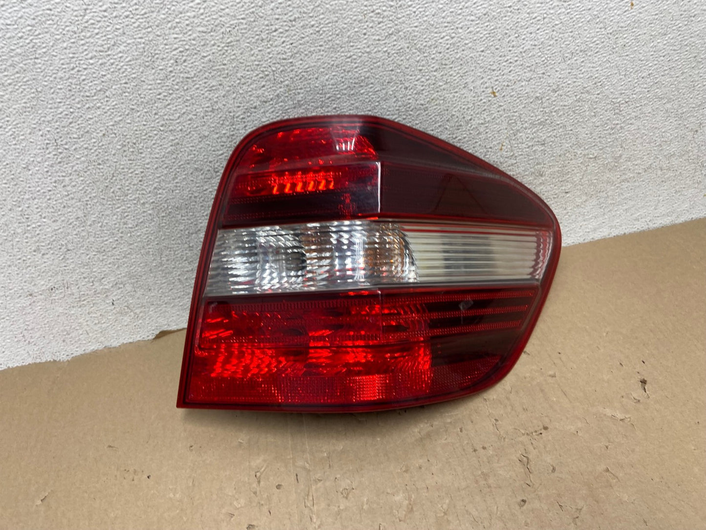2009 to 2011 Mercedes ML350 ML-Class Right Passenger RH Tail Light AG6936 LK0
