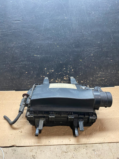 2010 to 2018 Mercedes-Benz Sprinter 2500 3.0L Air Cleaner Box OEM y1849 DG4
