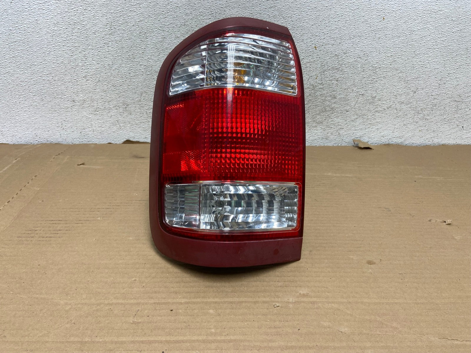 1999 to 2004 Nissan Pathfinder Left Driver Lh Side Tail light AG8108 LK0
