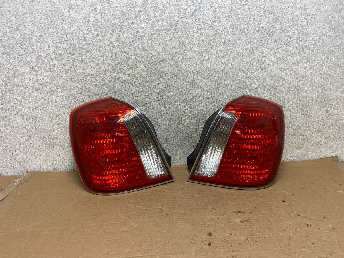 2004 2005 Hyundai XG350 XG Left+Right Tail Lights AH8960 LK0