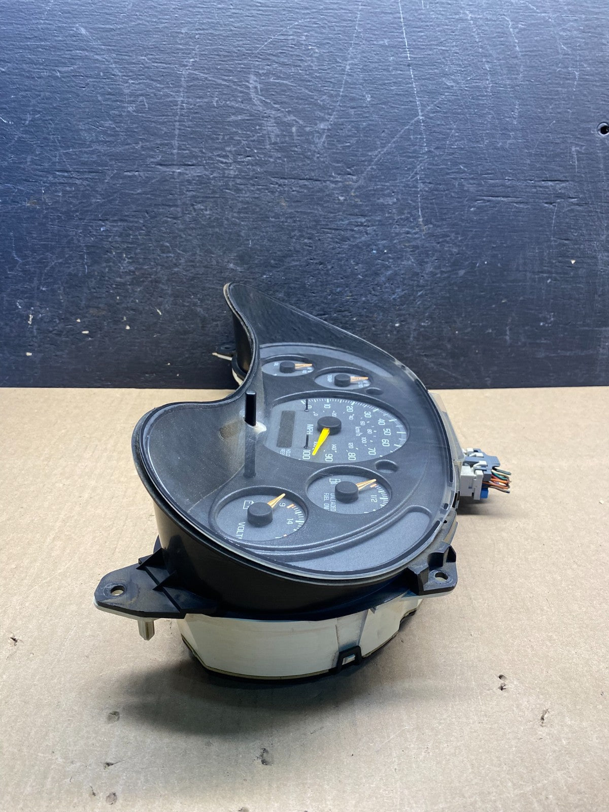 1998 to 2004 Chevrolet S10 Blazer Speedometer Instrument Gauge Cluster AG74742