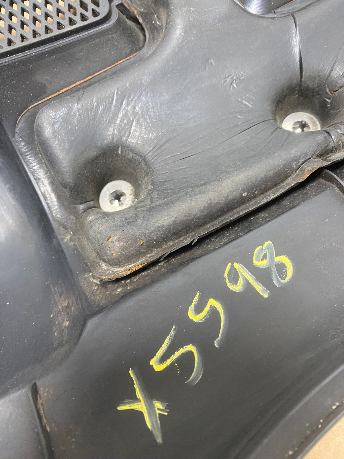 2010 Kia Sedona V6 3.8L Engine Motor Cover X5598 DG6