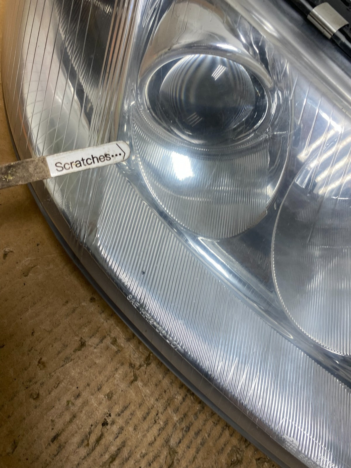2001-2005 Volkswagen Passat Left+Right Set Headlights AE1467 DW3