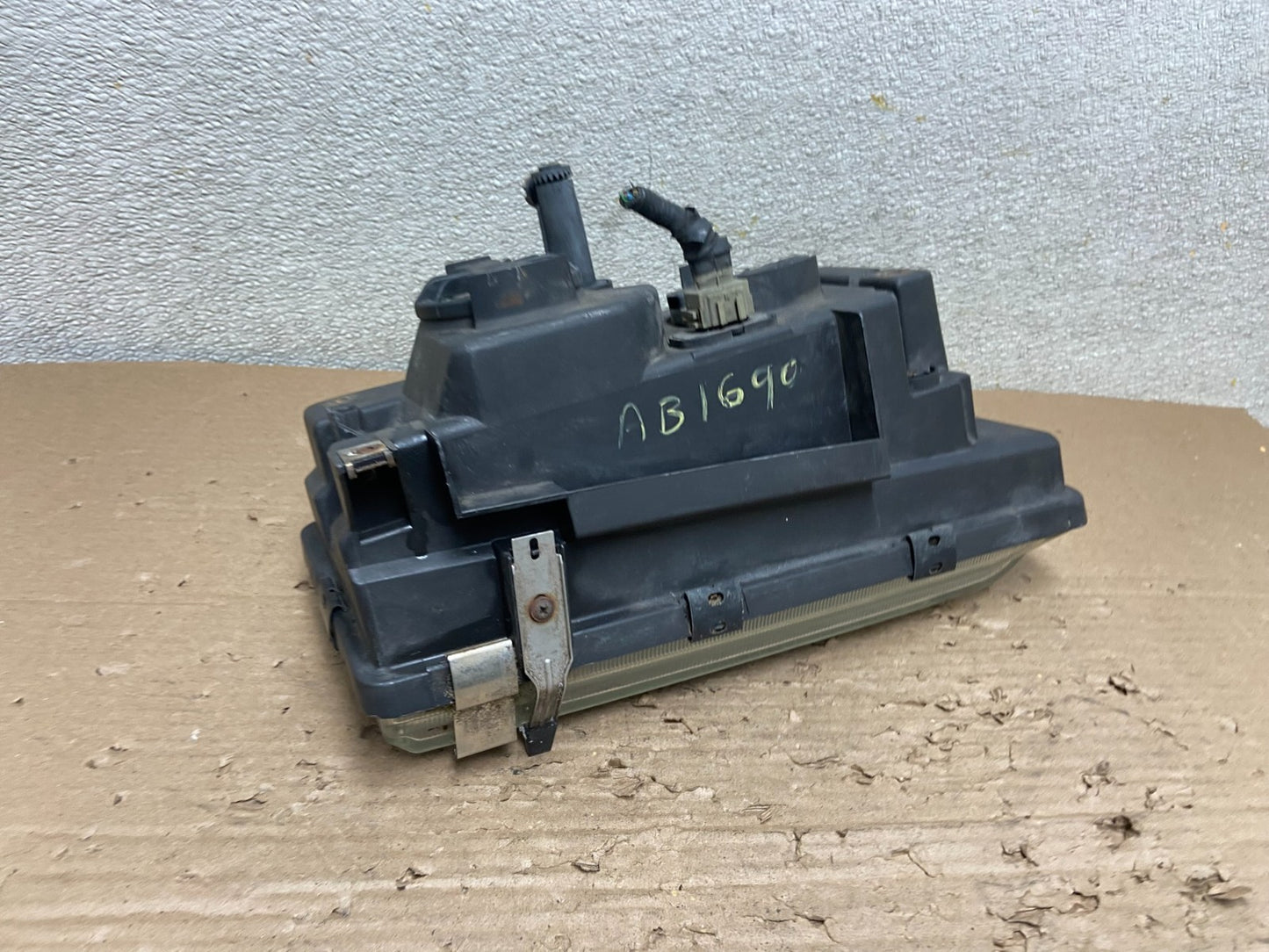 1994 to 1997 Volvo 850 Left Driver LH Side Halogen Headlight AB1690 DW6
