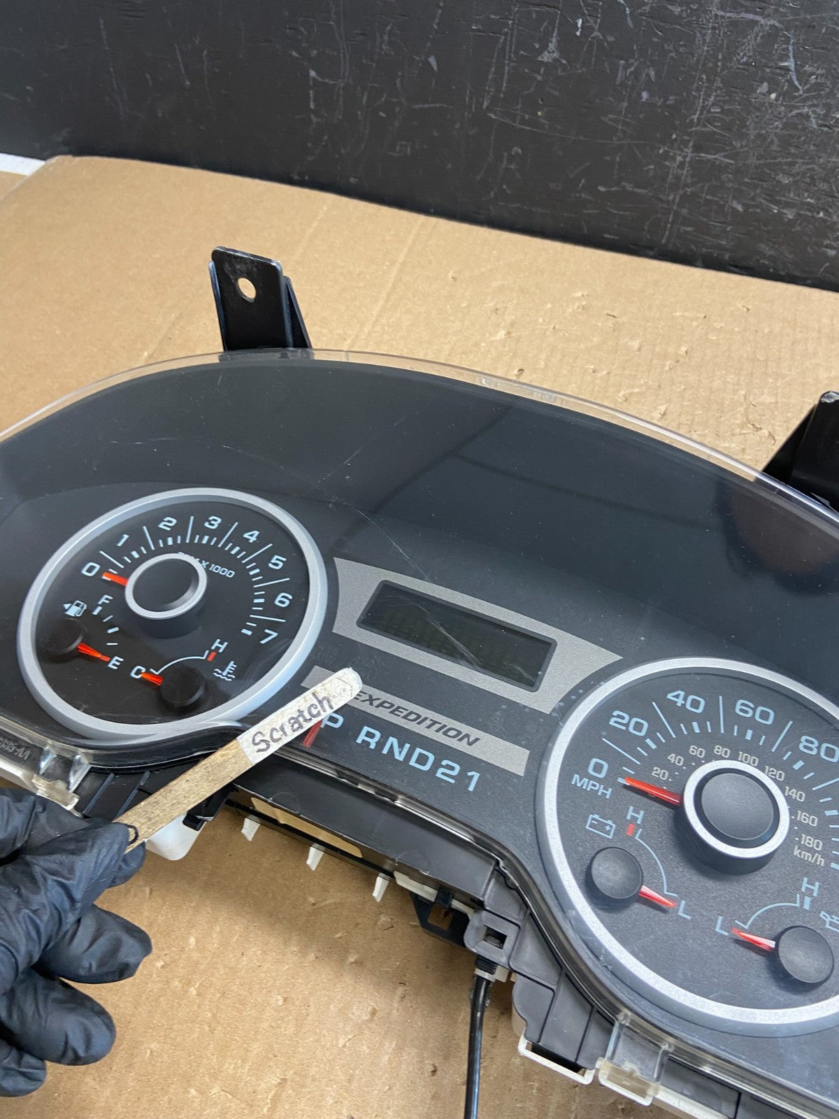 2005 2006 Ford Expedition Speedometer Instrument Gauge Cluster AE4299 DW3