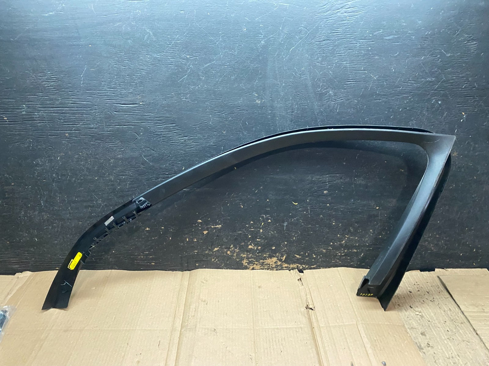 2020 to 2023 BMW X6 G06 Left front door glass trim 7455699 W4686 PS4