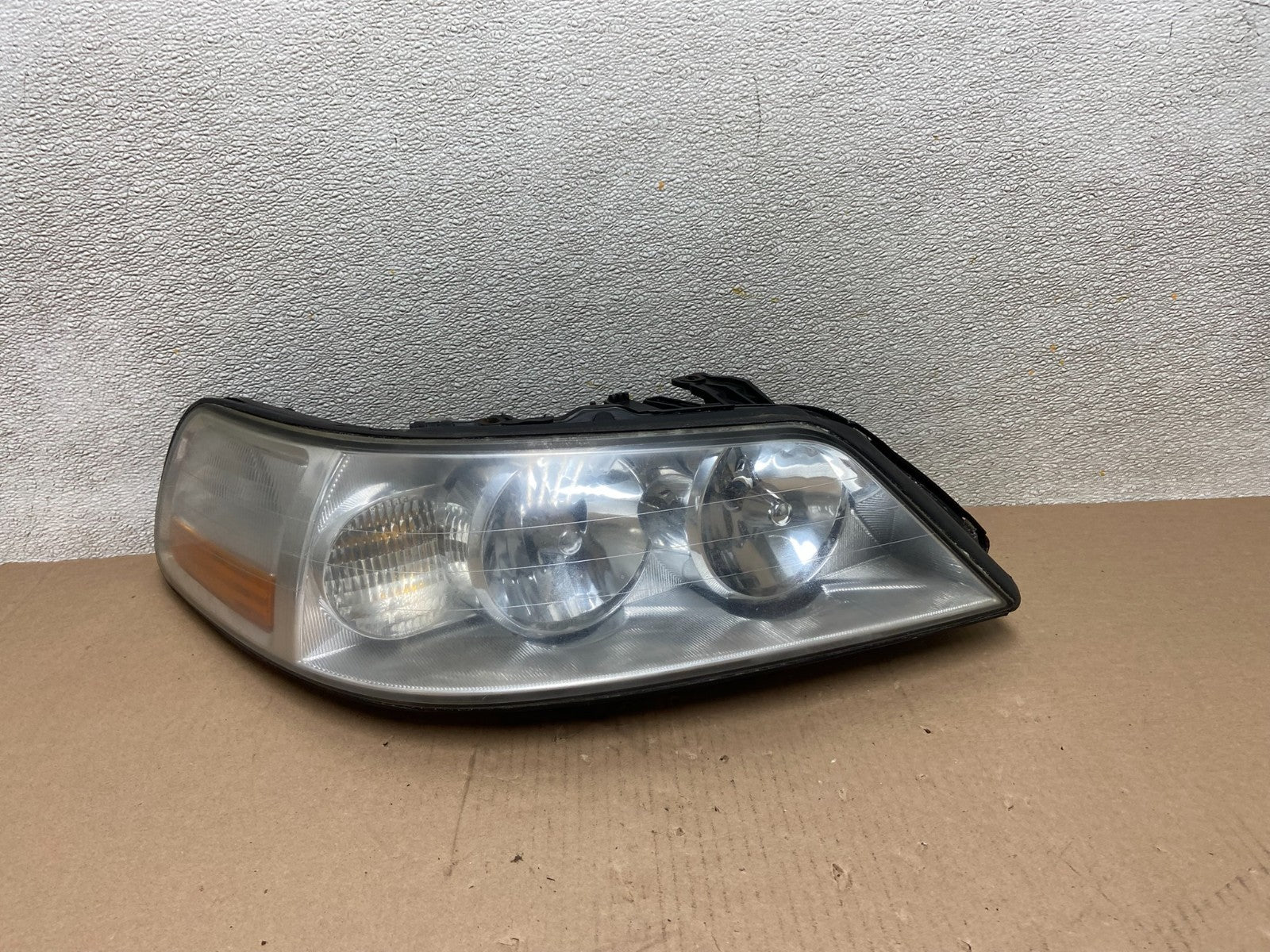 2005 to 2011 Lincoln Town Car Right Passenger Rh Side Headlight AB5017 DW0