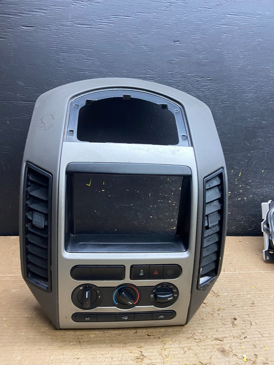 2007 - 2010 Ford Edge Heater Climate Control Radio Control Dash Bezel W6411 DG0