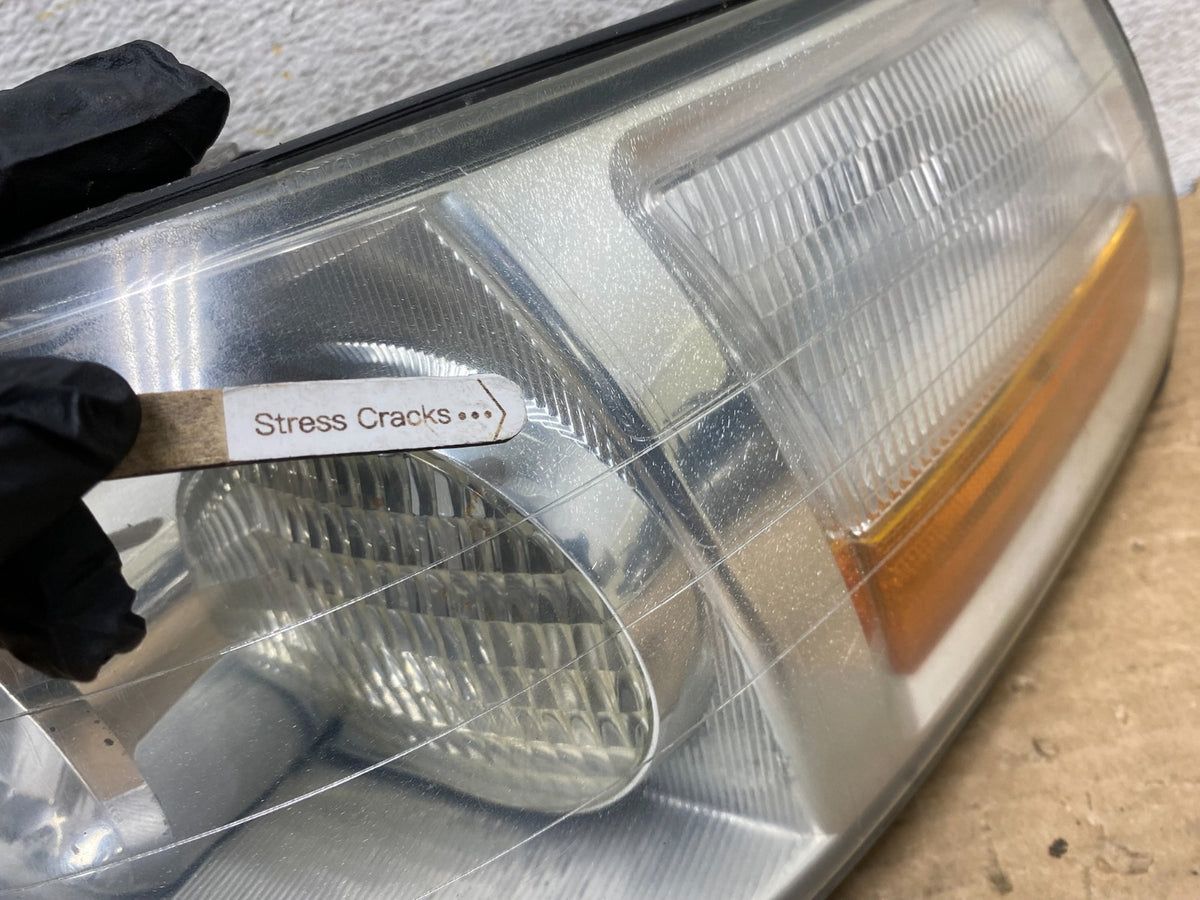2005 to 2011 Lincoln Town Car Left Driver LH Side Headlight AH8522 DW4
