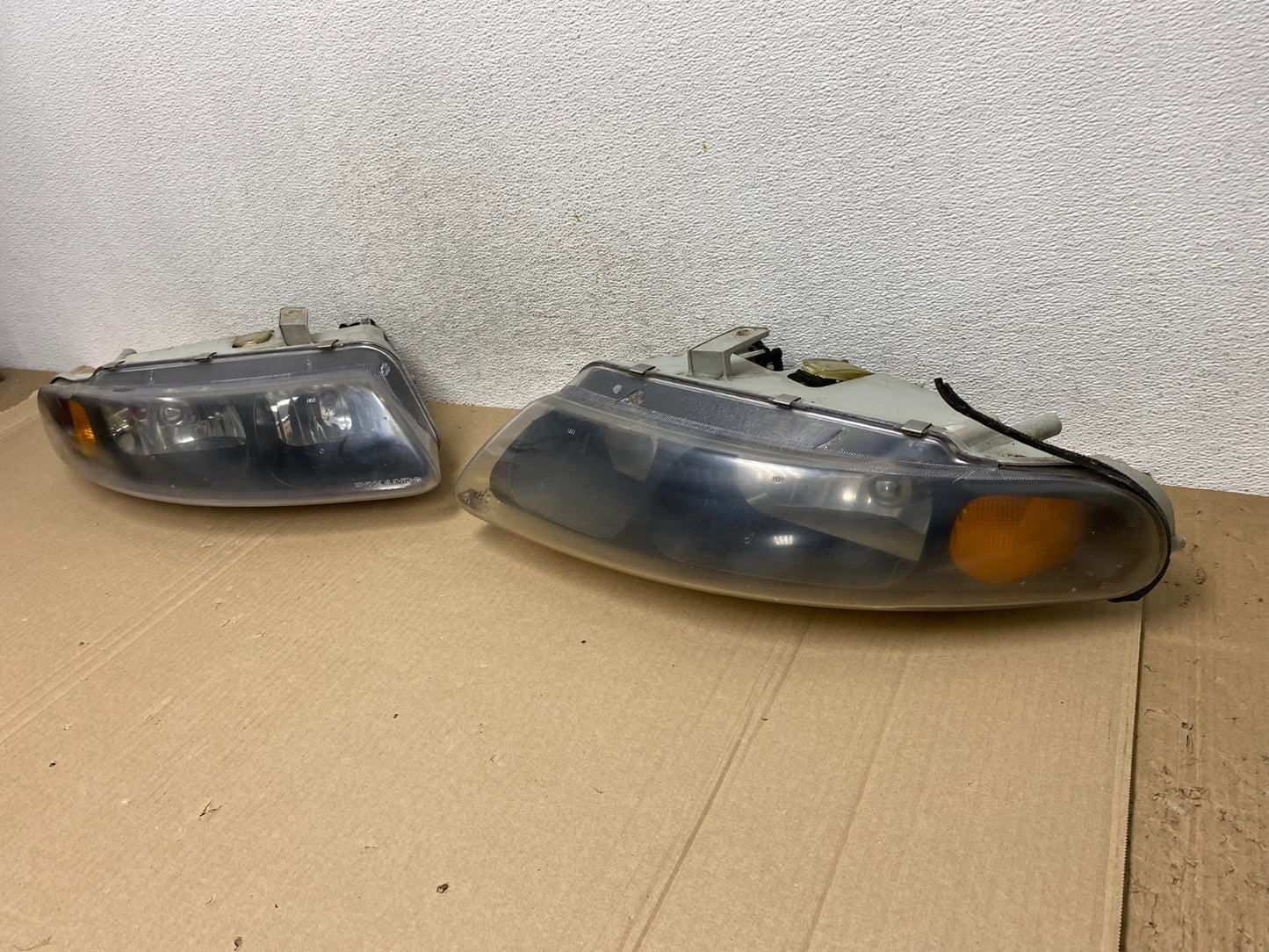 1997 to 2000 Dodge Avenger Left+Right Set Side Headlights AF5770 DW1