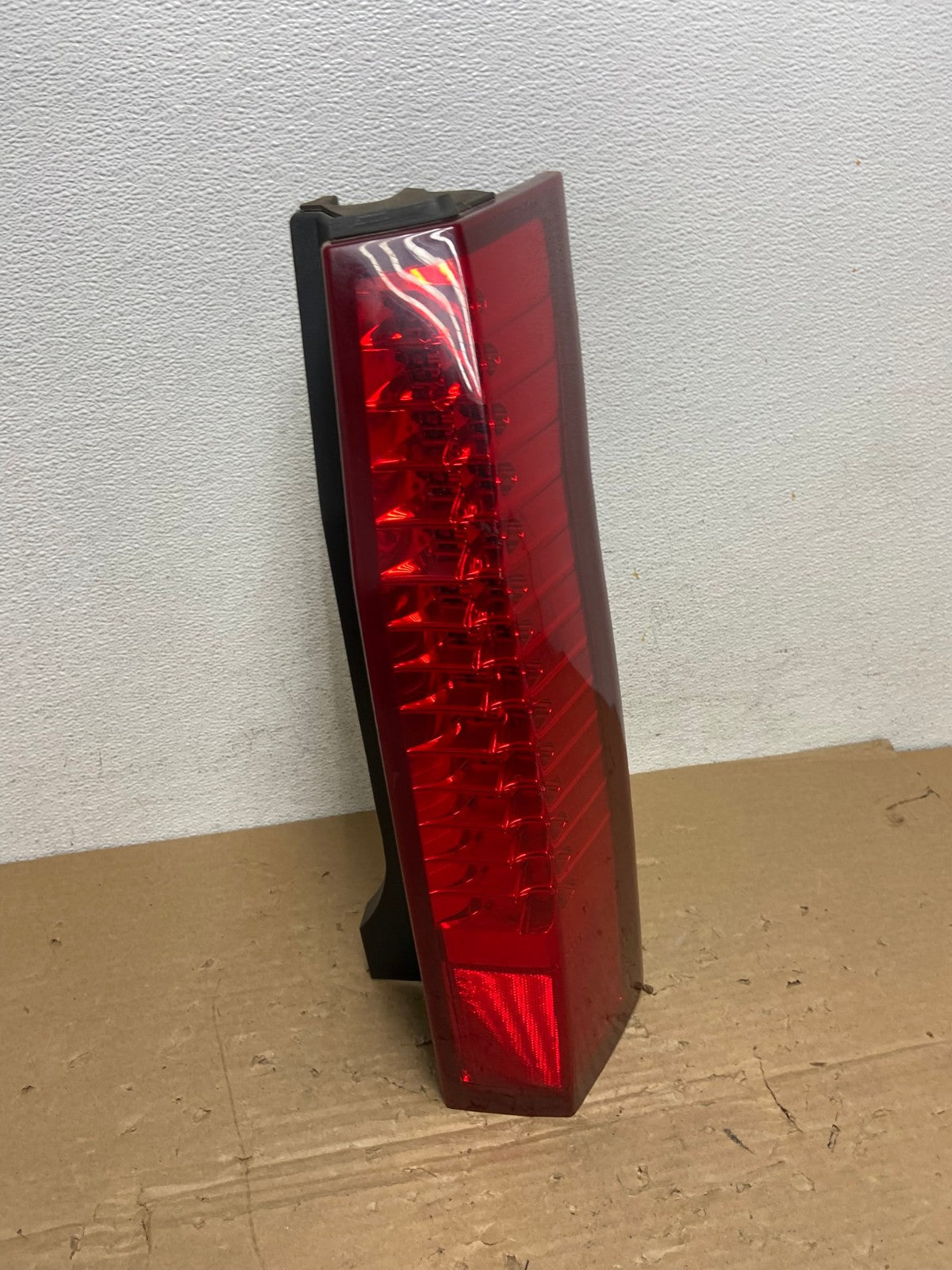 2004 to 2009 Cadillac Srx Right Passenger RH Side Tail Light AD4101 LK2