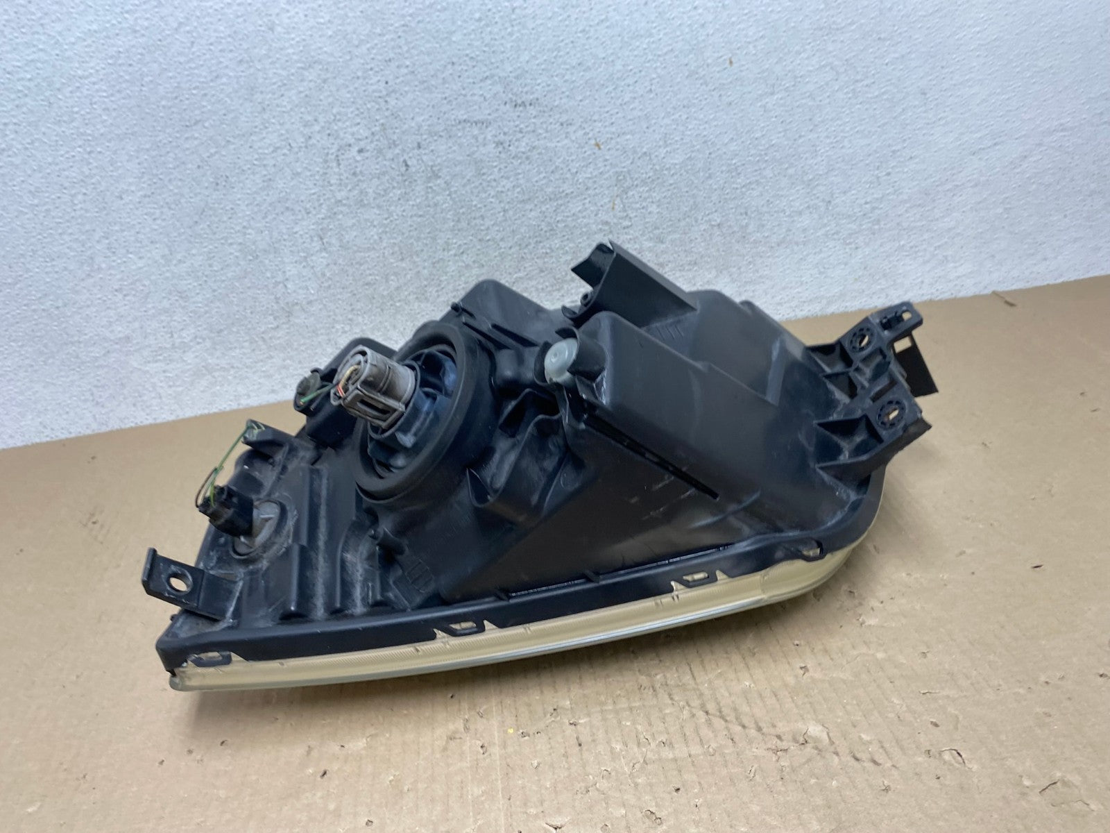 2004 - 2011 Mitsubishi Endeavor Headlight Right Passenger Rh Side AE9630 LK6