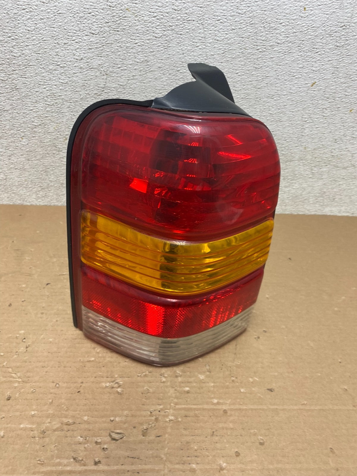 2001 to 2007 Ford Escape Left Driver Lh Side Tail Light Oem R0568 DW0